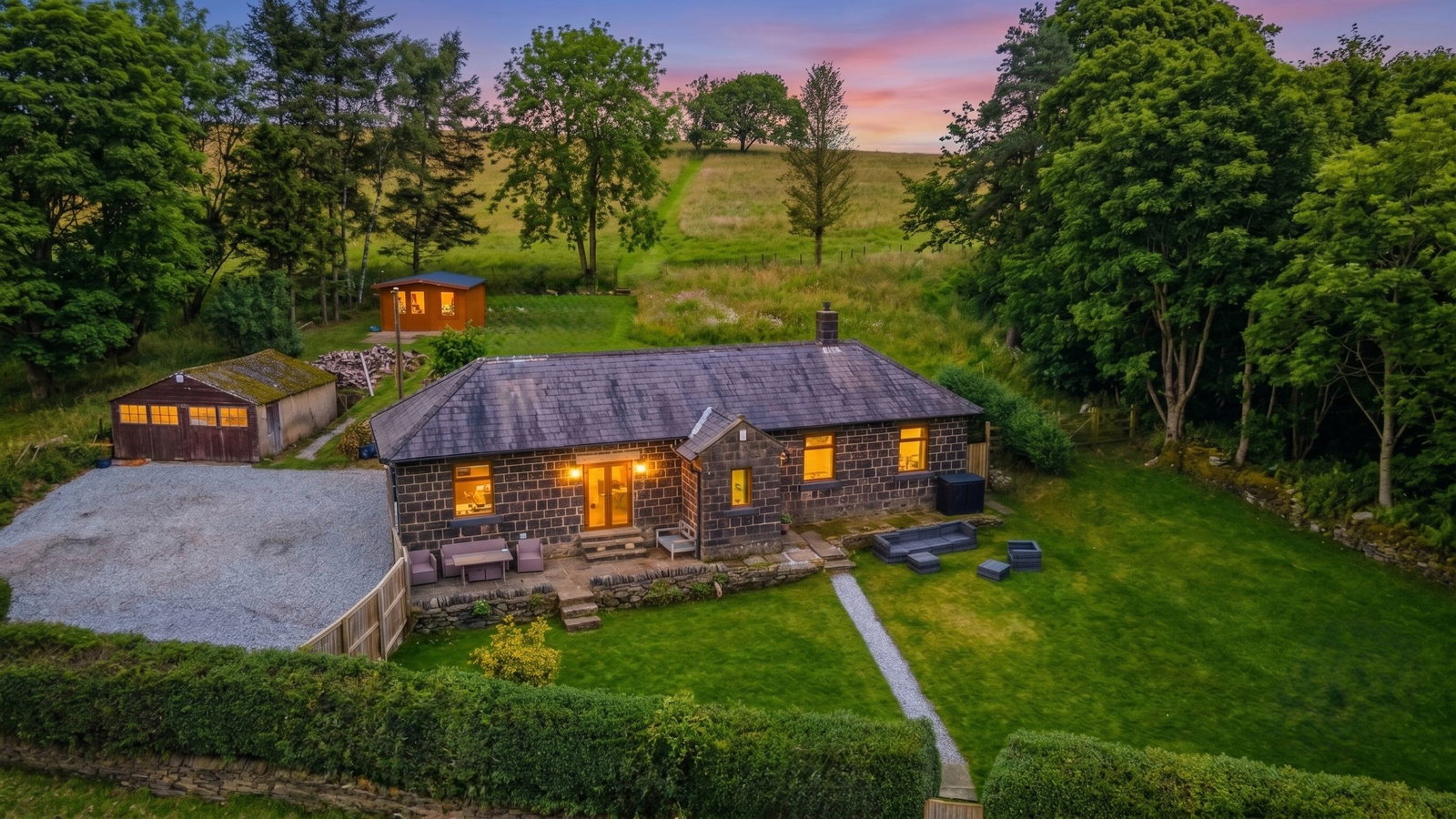 3 bedroom Detached bungalow For Sale