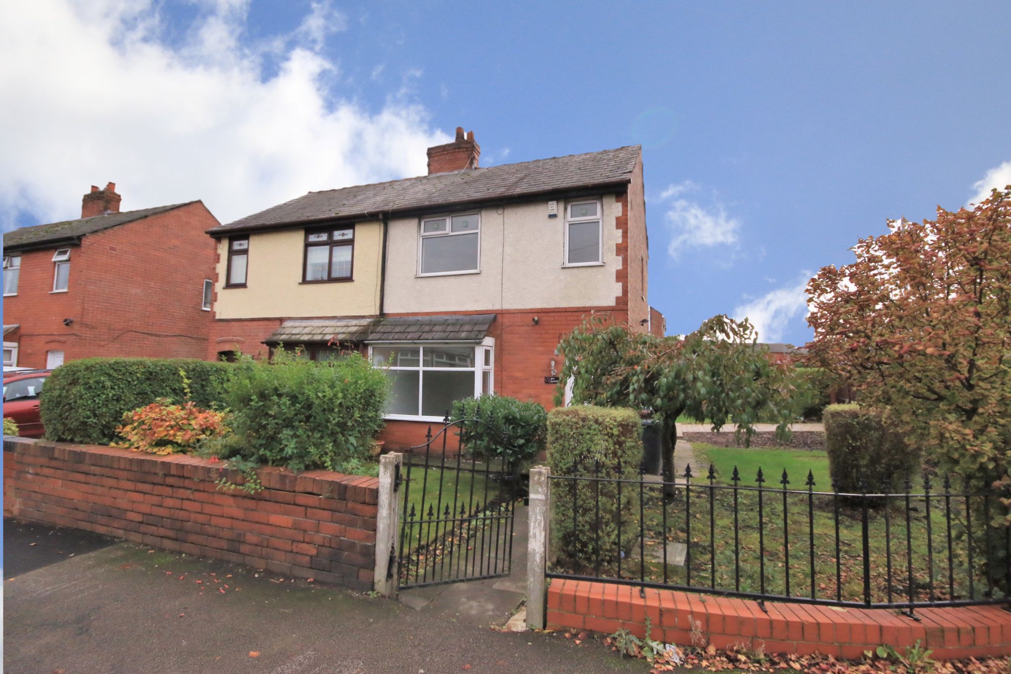 3 bedroom Semi-detached house Let