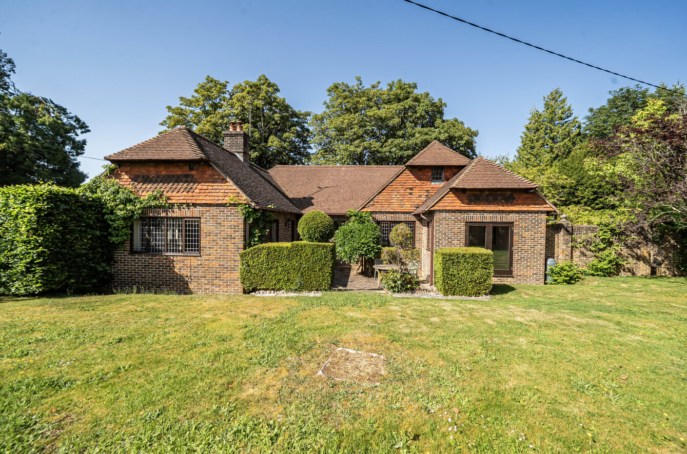 3 bedroom Detached bungalow For Sale