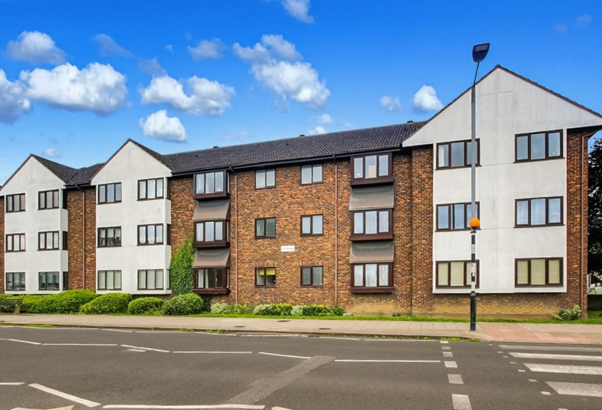 1 bedroom Flat For Sale