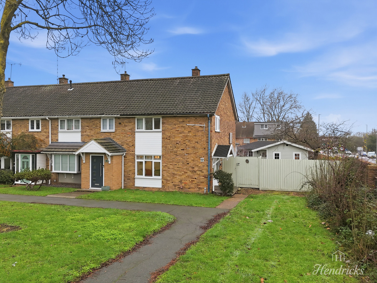 4 bedroom Semi-detached house Under Offer