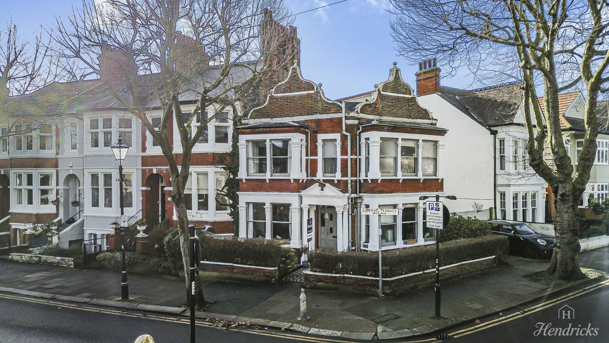 4 bedroom Terraced House For Sale