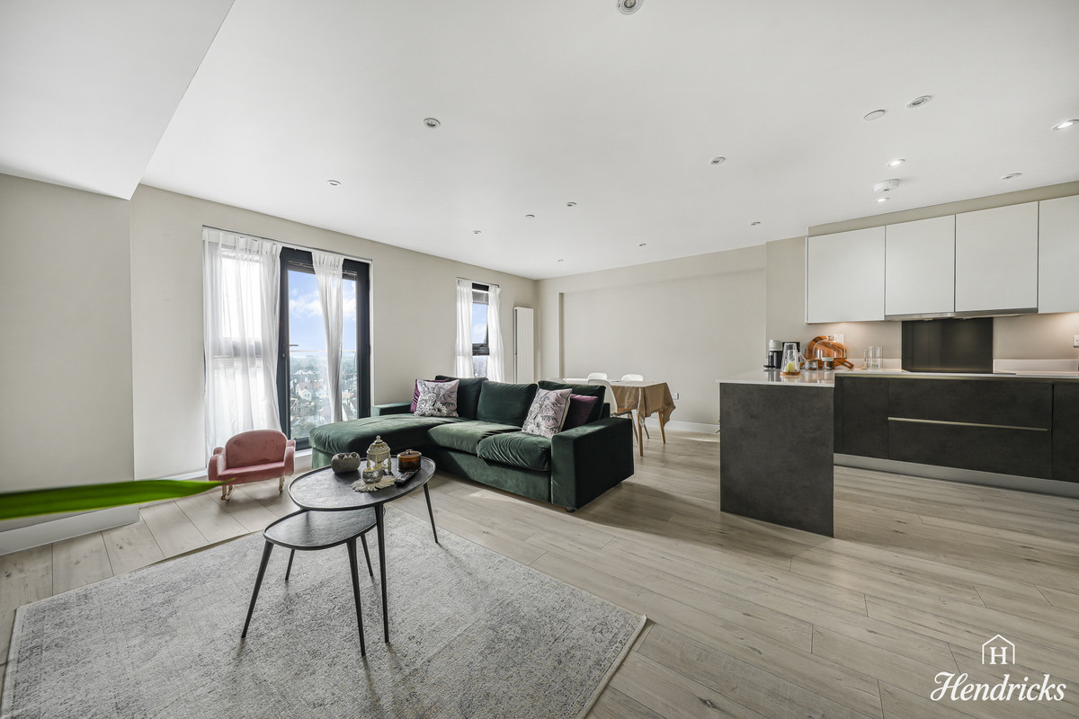 2 bedroom Flat For Sale