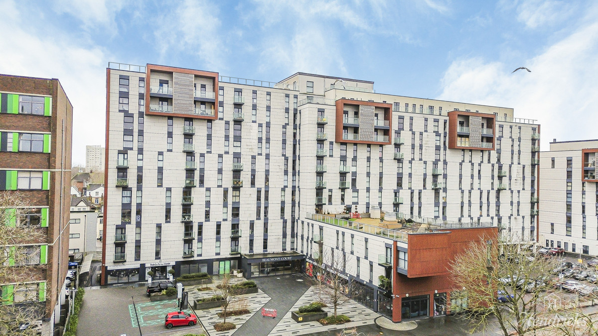2 bedroom Flat For Sale