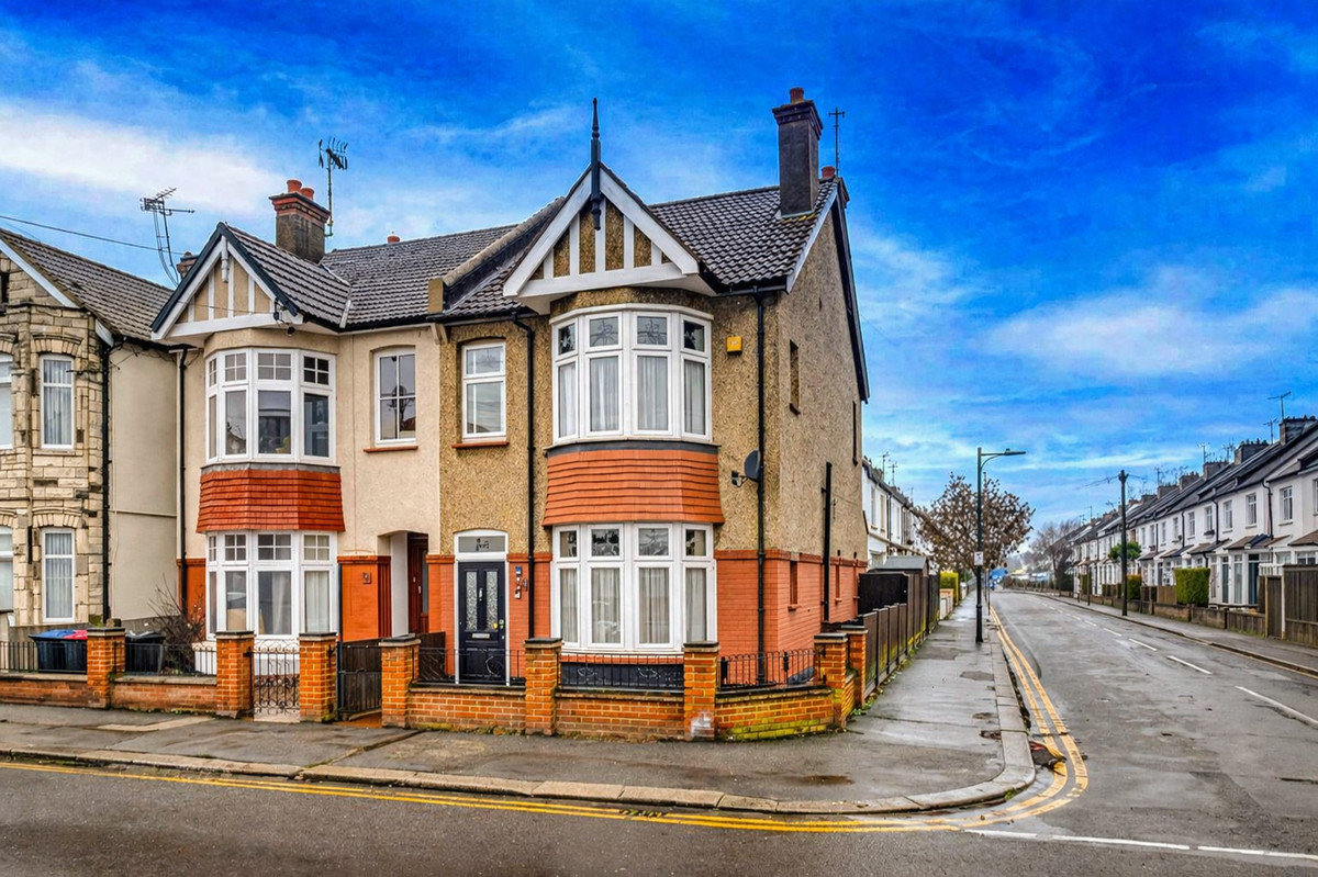 4 bedroom Semi-detached house For Sale
