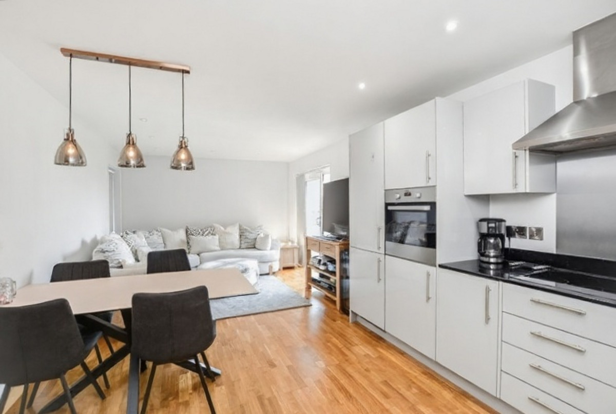 1 bedroom Flat For Sale