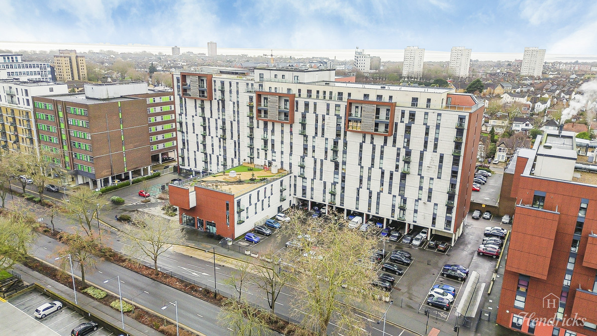 2 bedroom Flat For Sale