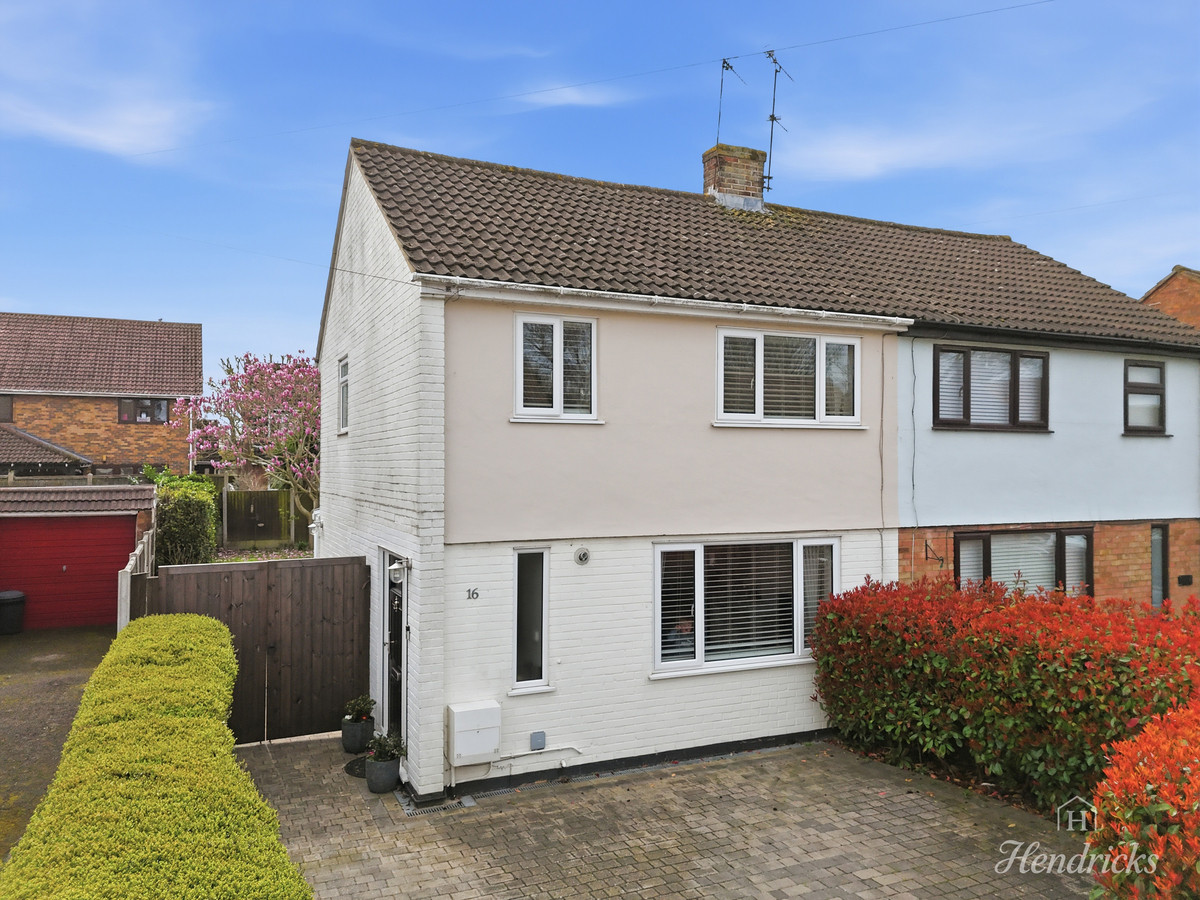 3 bedroom Semi-detached house For Sale