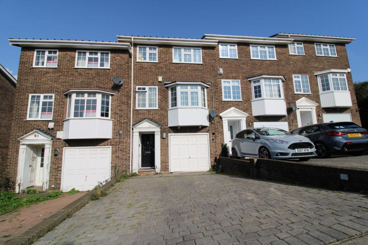4 bedroom Town house Under Offer