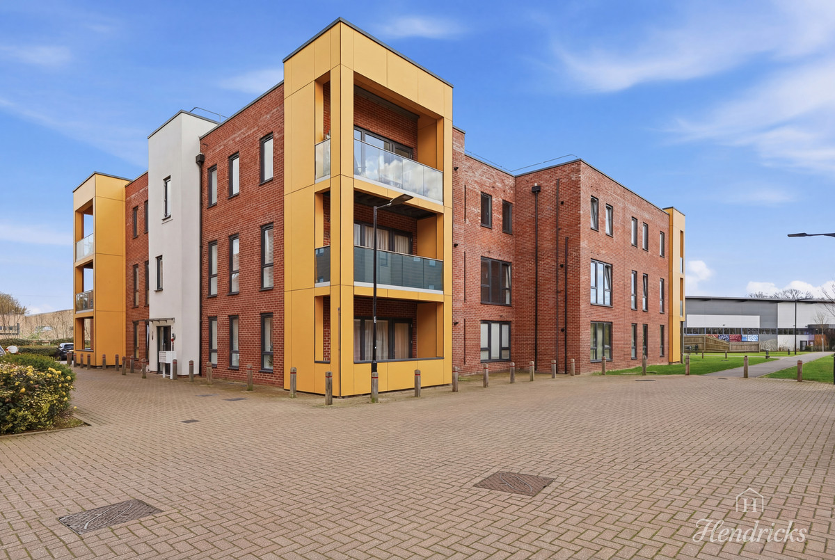 2 bedroom Flat For Sale