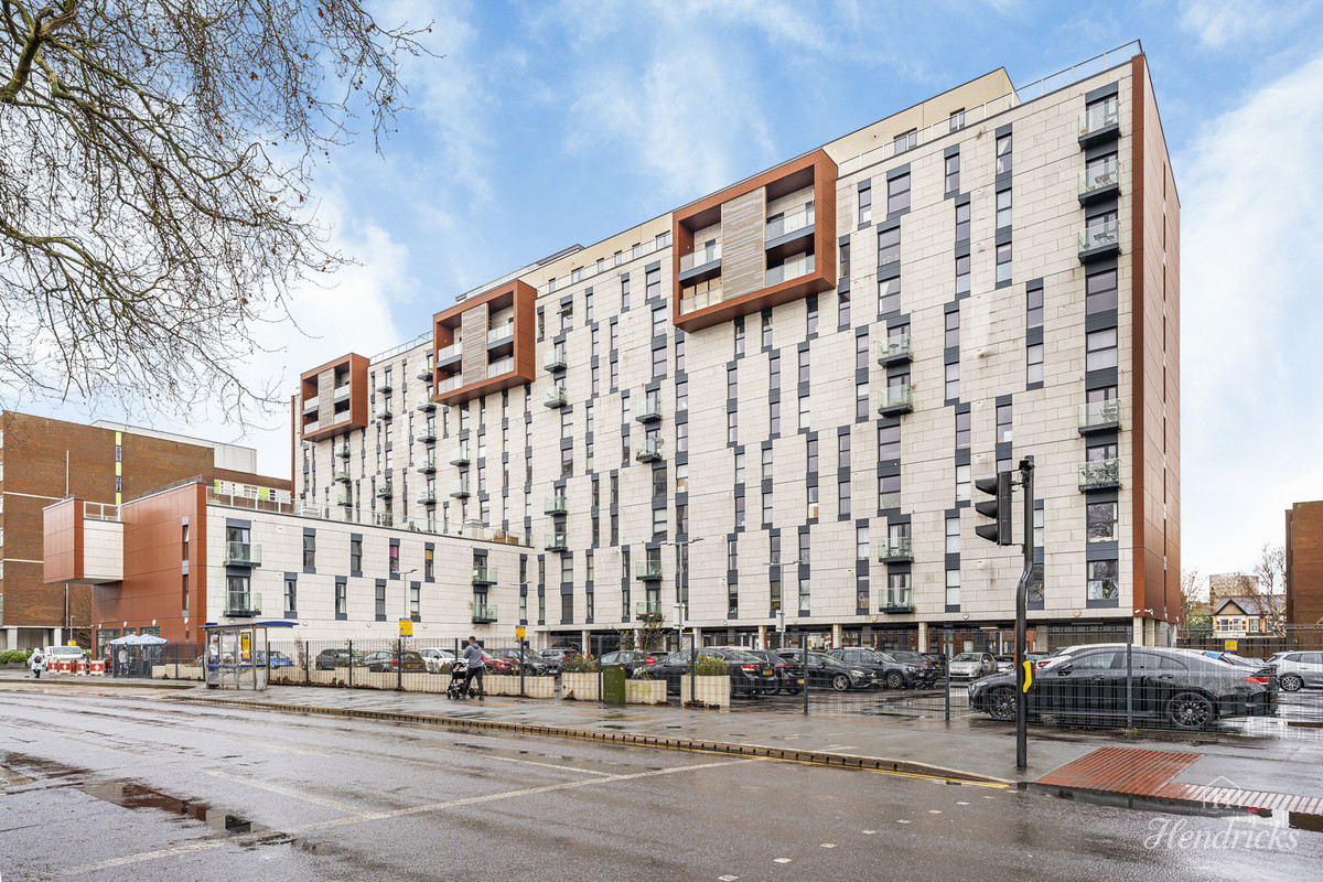 2 bedroom Flat For Sale