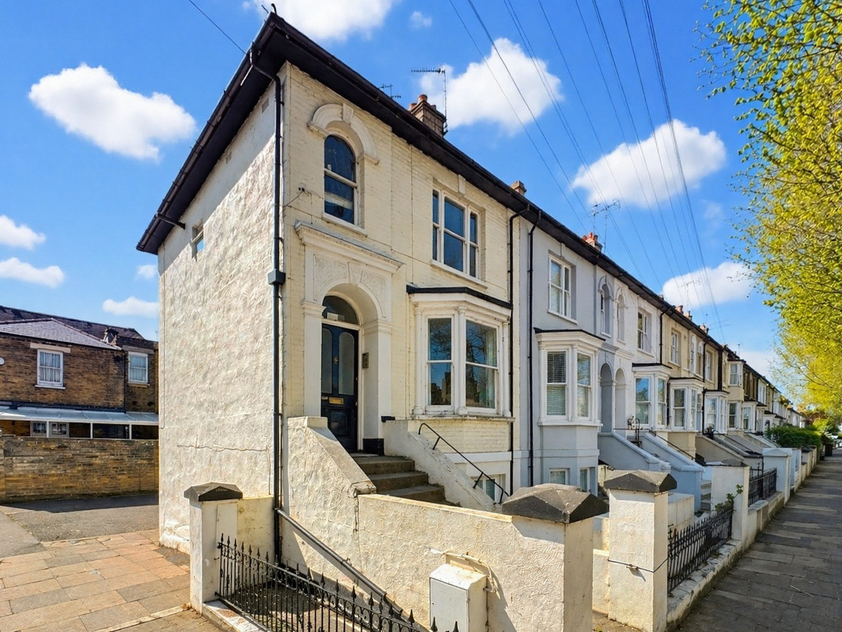1 bedroom Flat For Sale