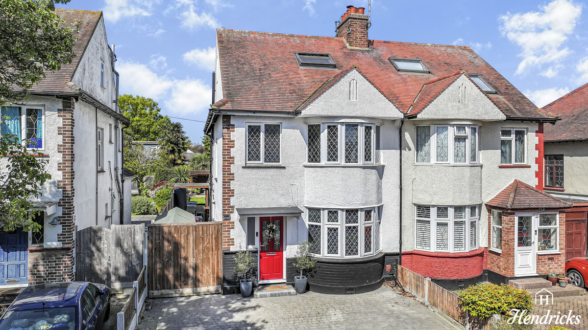 4 bedroom Semi-detached house Under Offer
