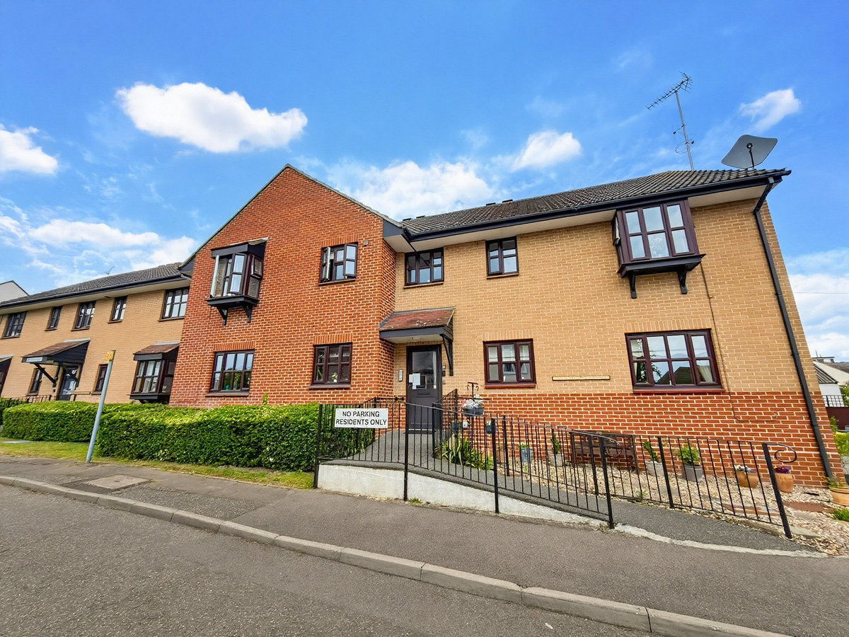 2 bedroom Flat For Sale