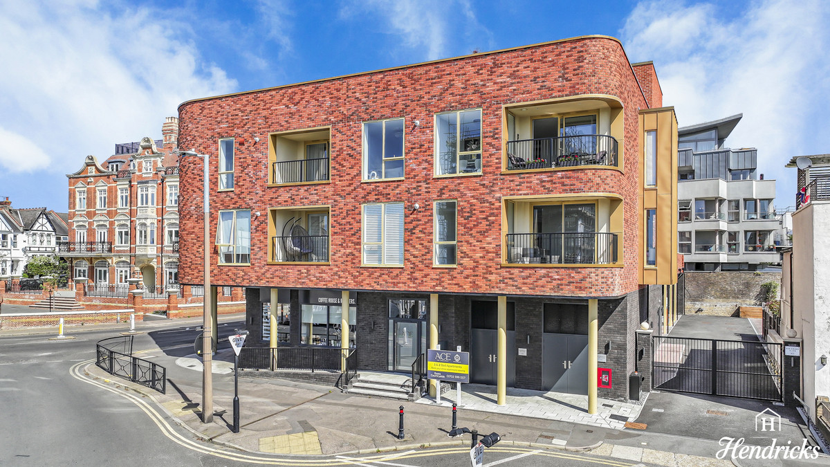 2 bedroom Flat For Sale