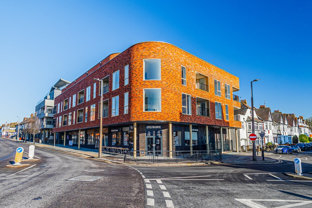 2 bedroom Flat For Sale