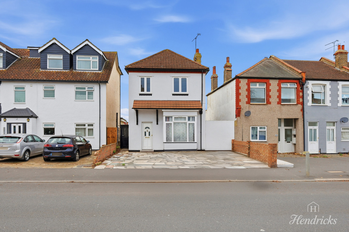 3 bedroom Detached house To Let