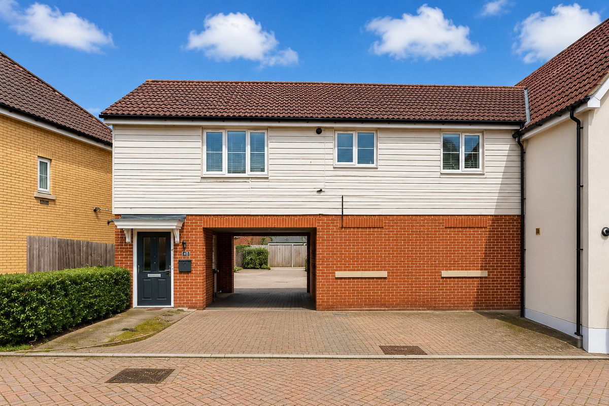 2 bedroom Flat For Sale