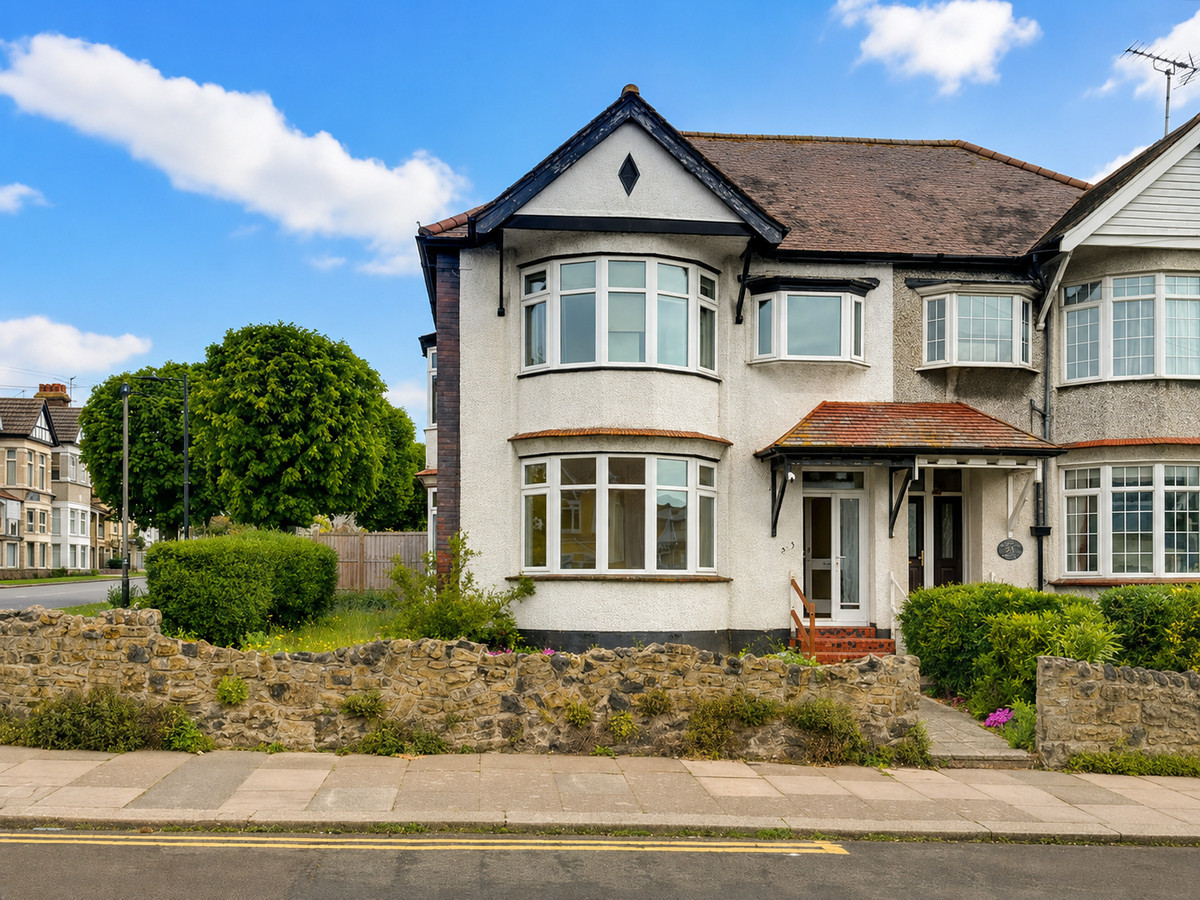 4 bedroom Semi-detached house To Let