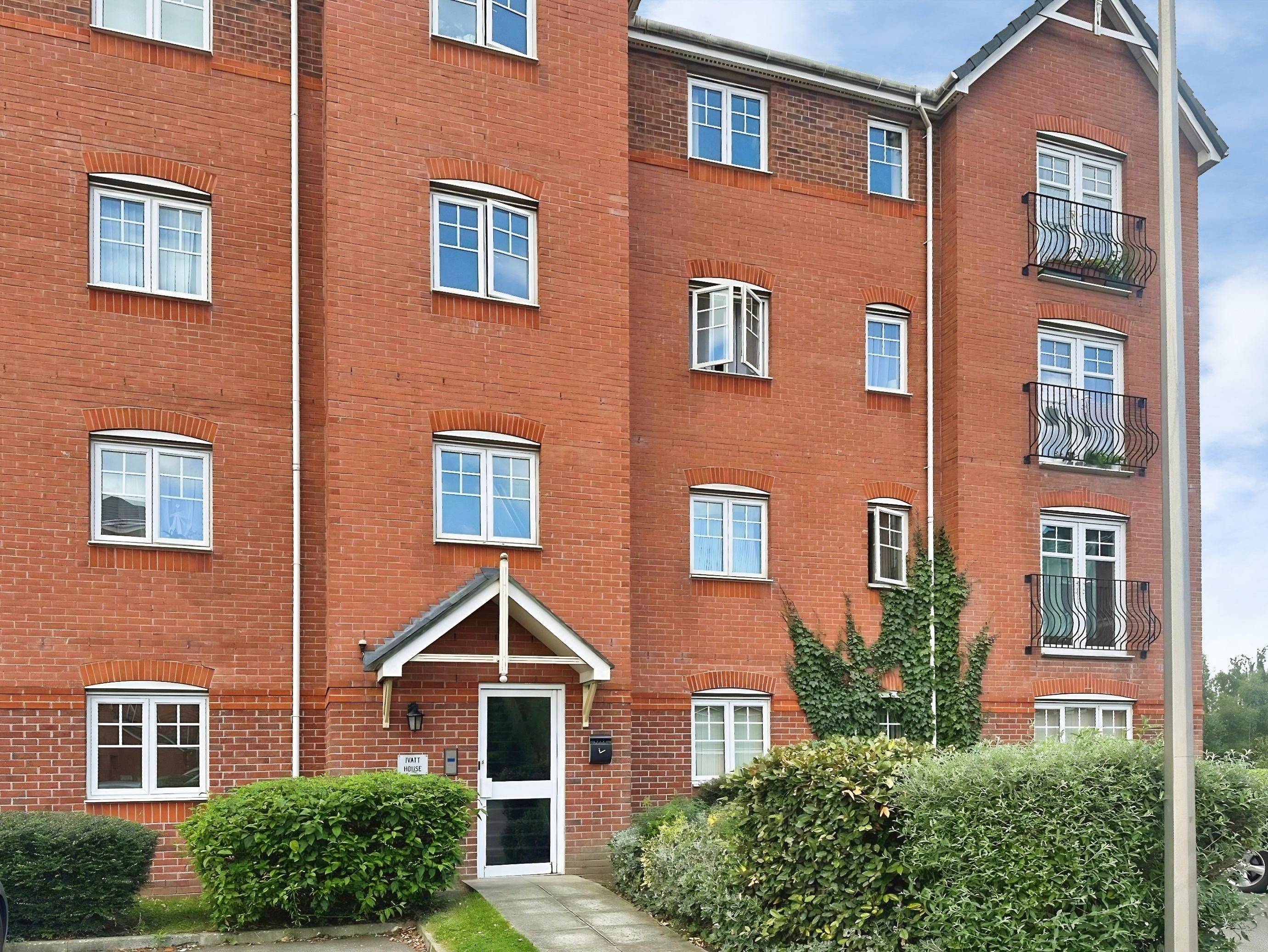 2 bedroom Flat To Let