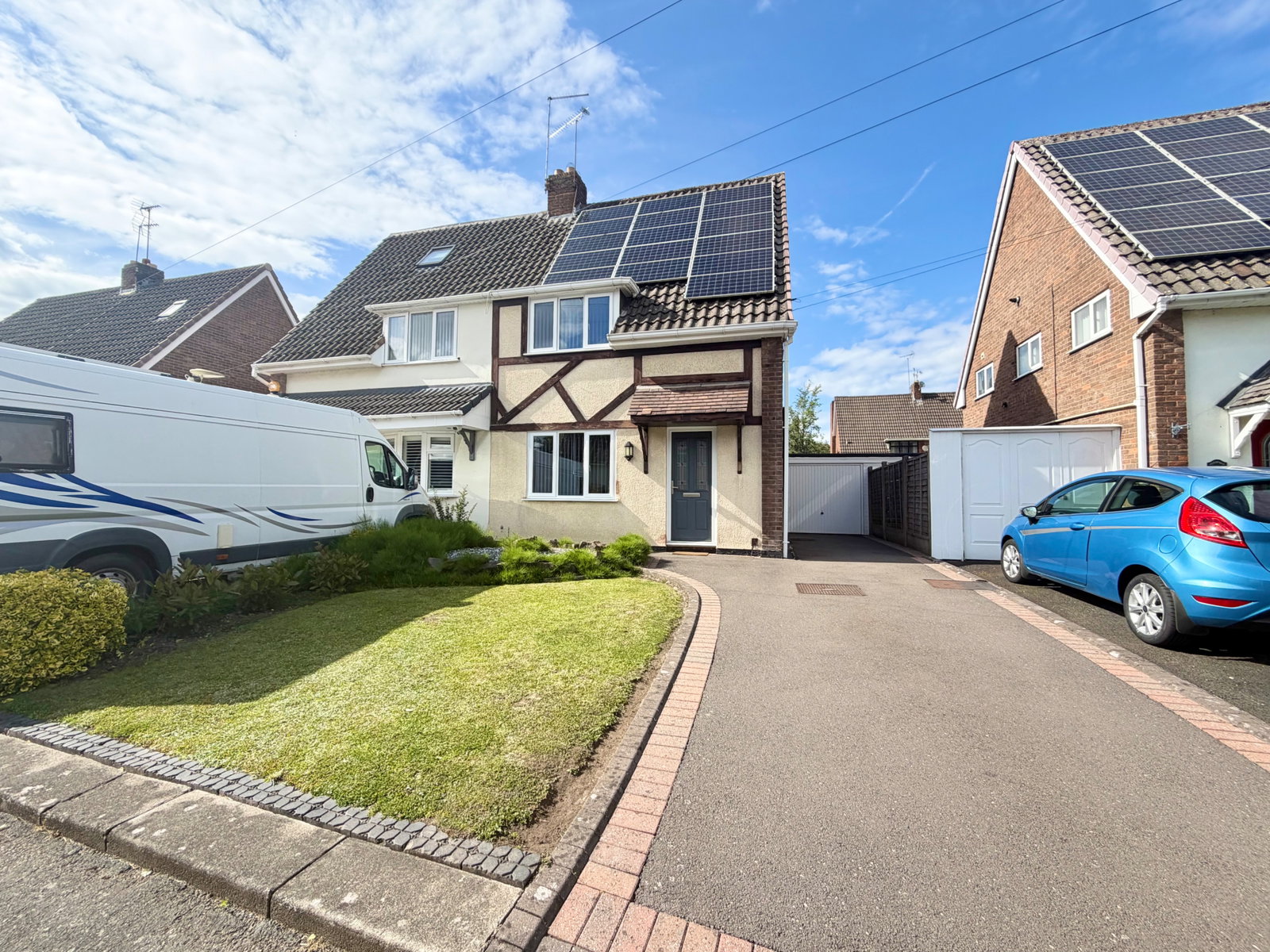 2 bedroom Semi-detached house Under Offer