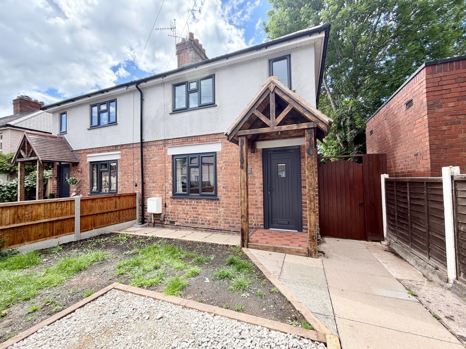2 bedroom Semi-detached house For Sale
