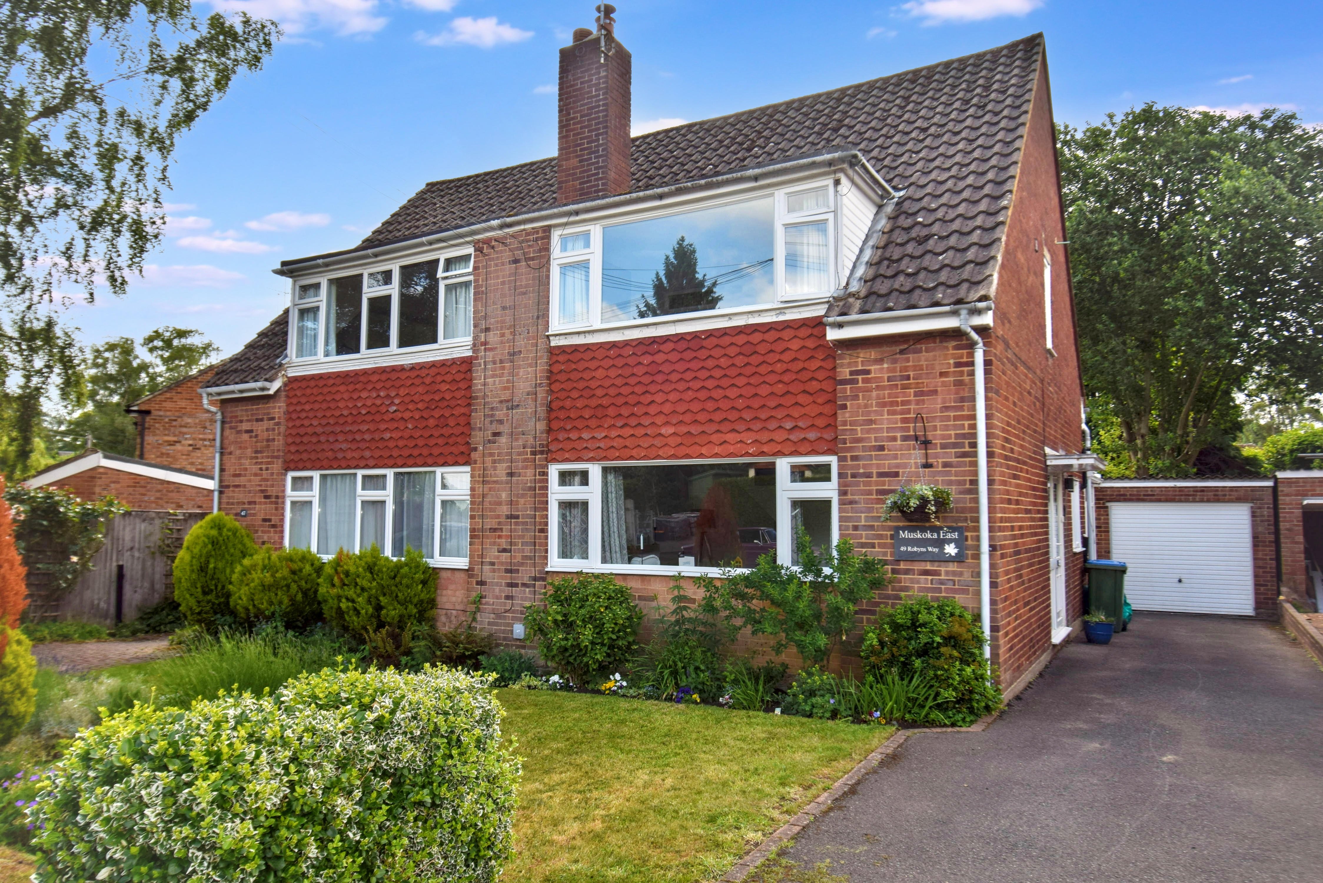 3 bedroom Semi-detached house For Sale