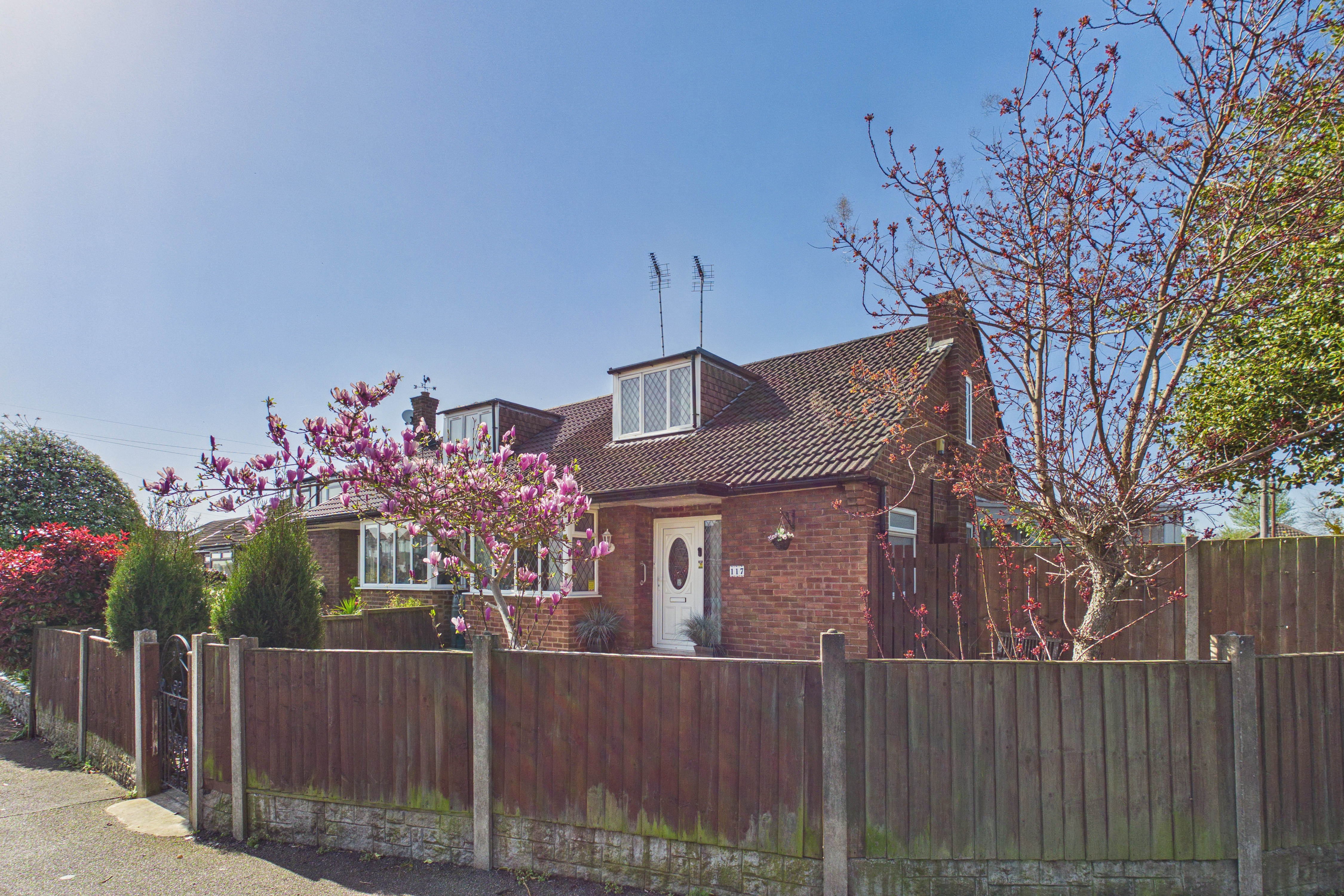 3 bedroom Semi-detached house For Sale