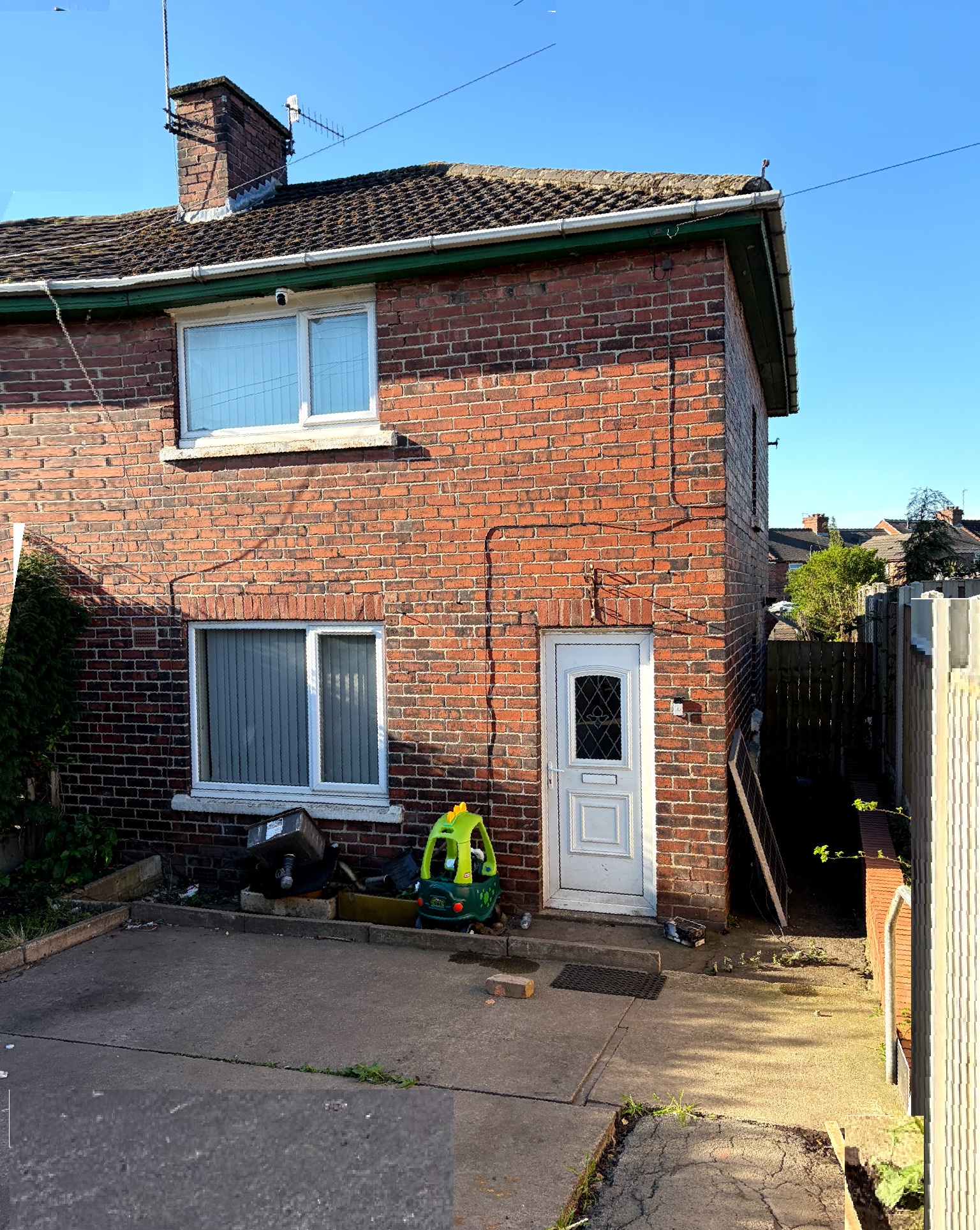 2 bedroom Semi-detached house For Sale