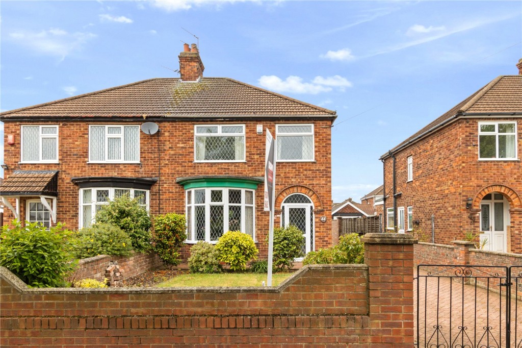3 bedroom Semi-detached house For Sale
