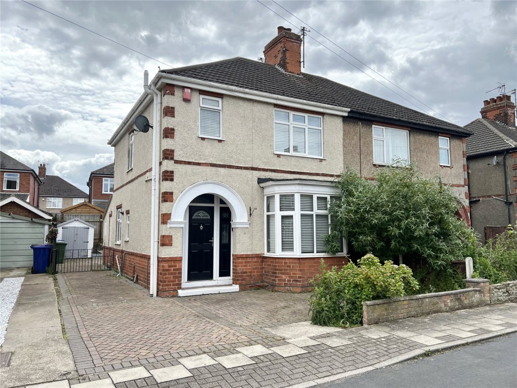 3 bedroom Semi-detached house To Let