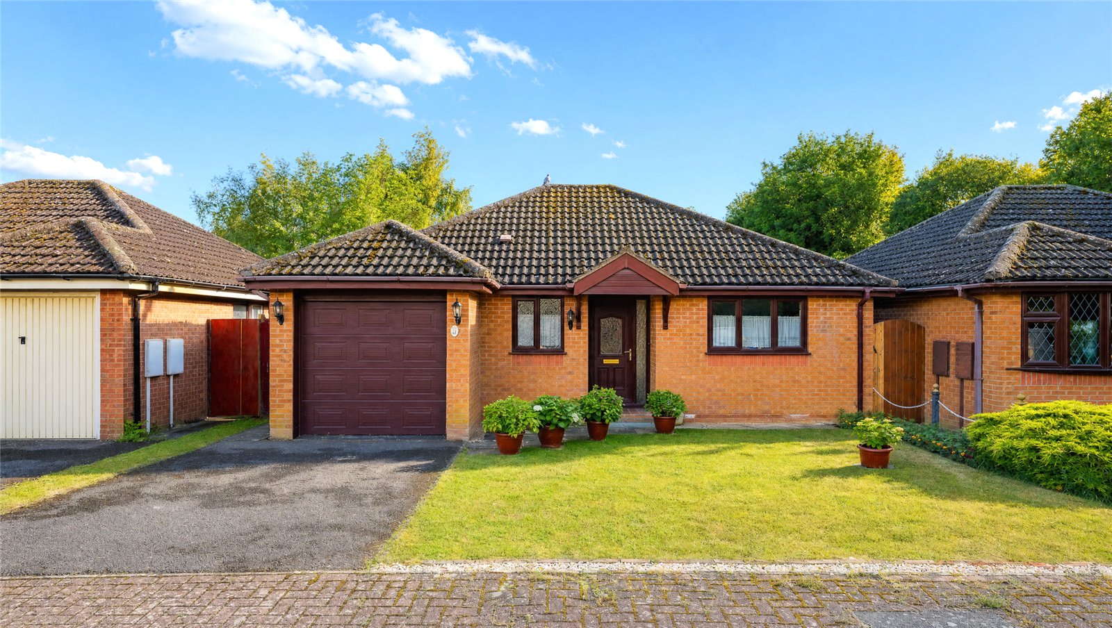 2 bedroom Detached house Under Offer