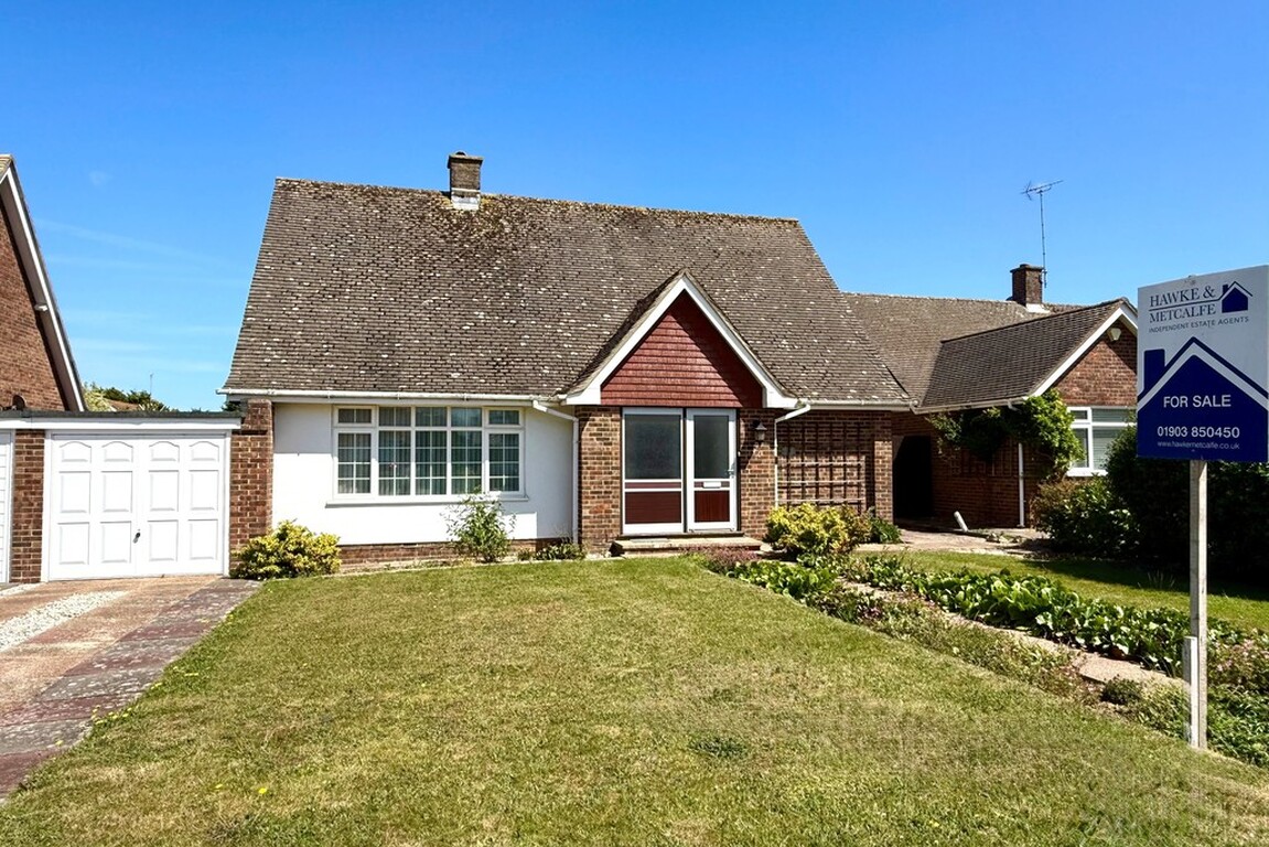 2 bedroom Detached bungalow For Sale