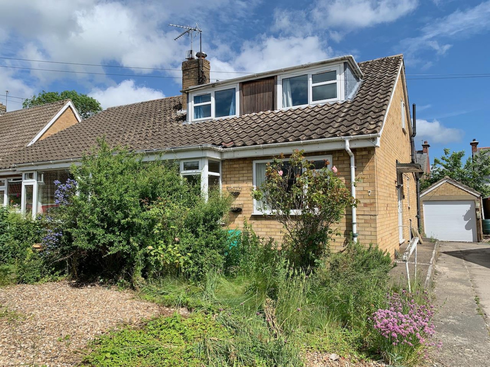 4 bedroom Detached bungalow For Sale