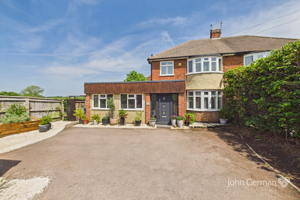 4 bedroom Semi-detached house For Sale