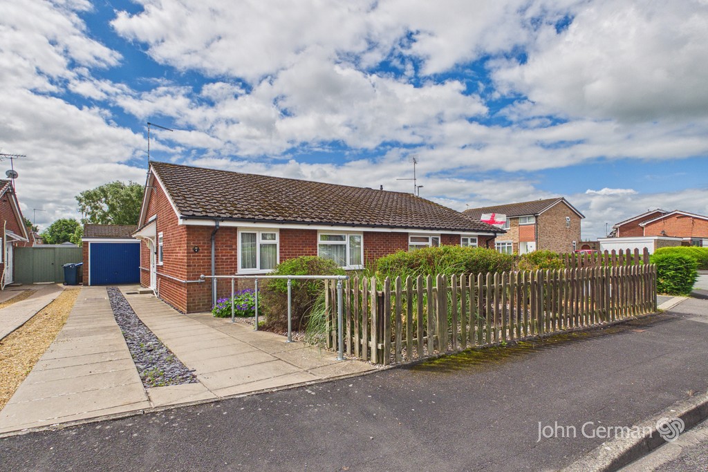 2 bedroom Semi-detached house For Sale
