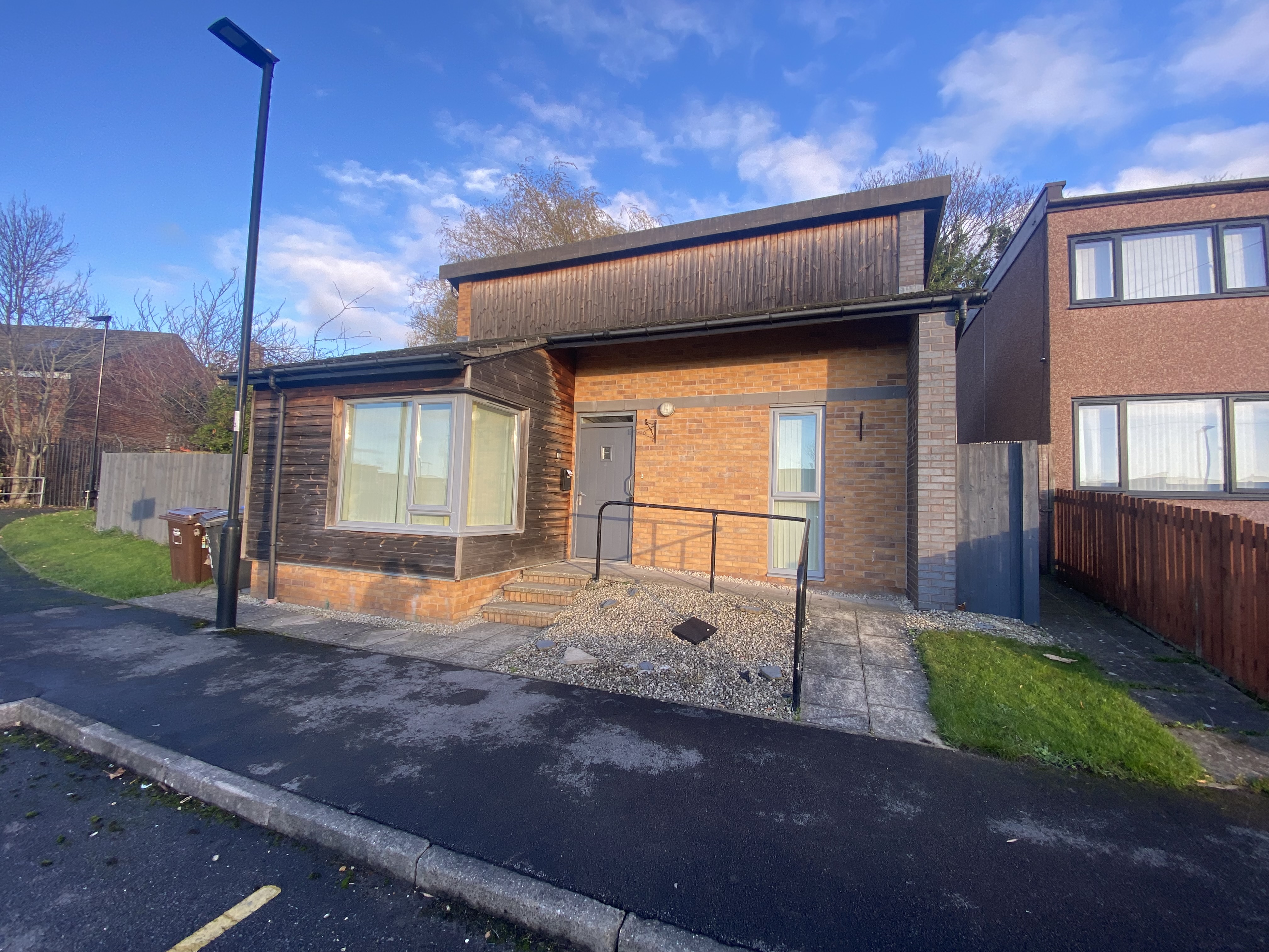  Detached bungalow For Sale