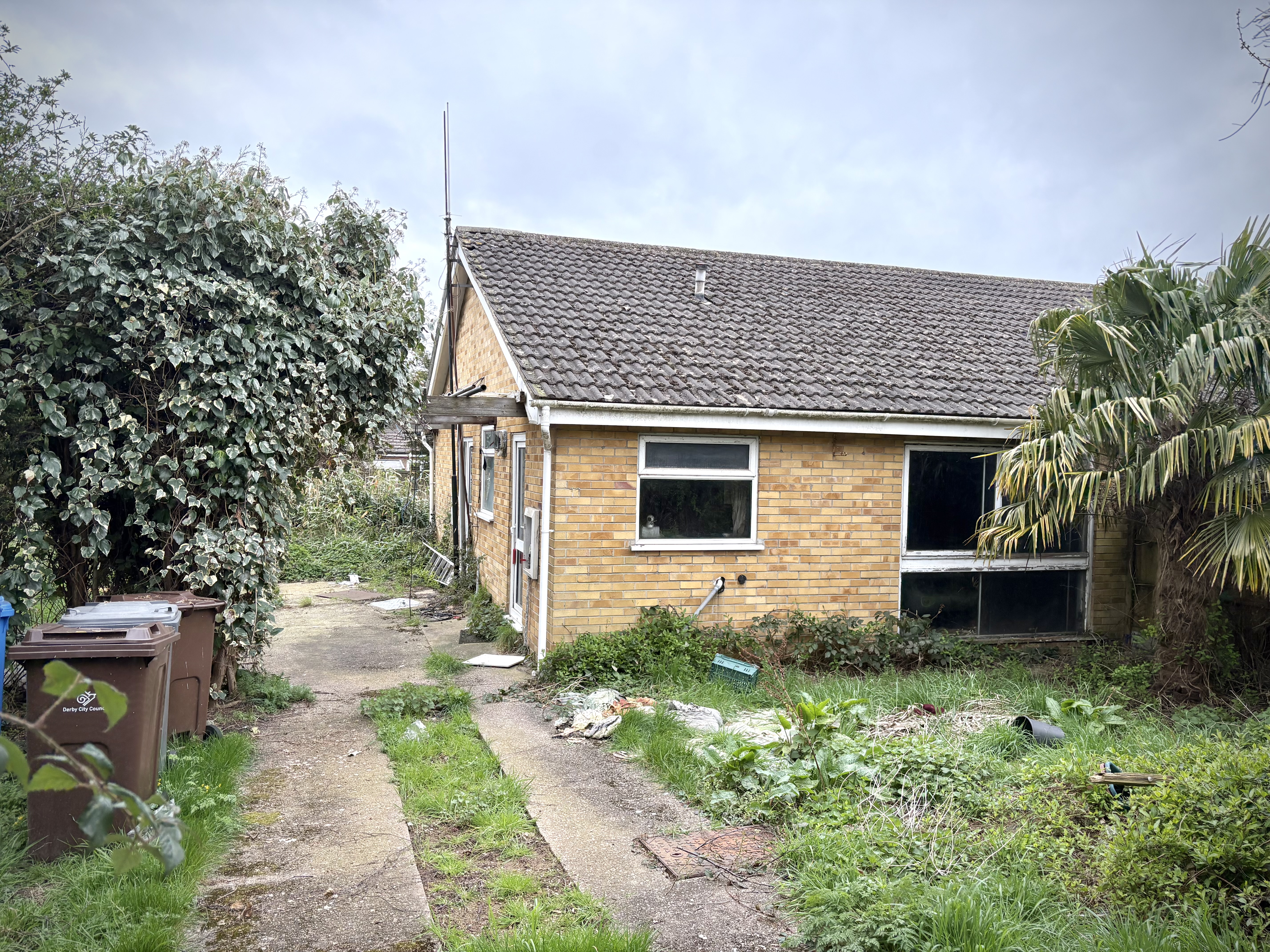 2 bedroom Detached bungalow For Sale