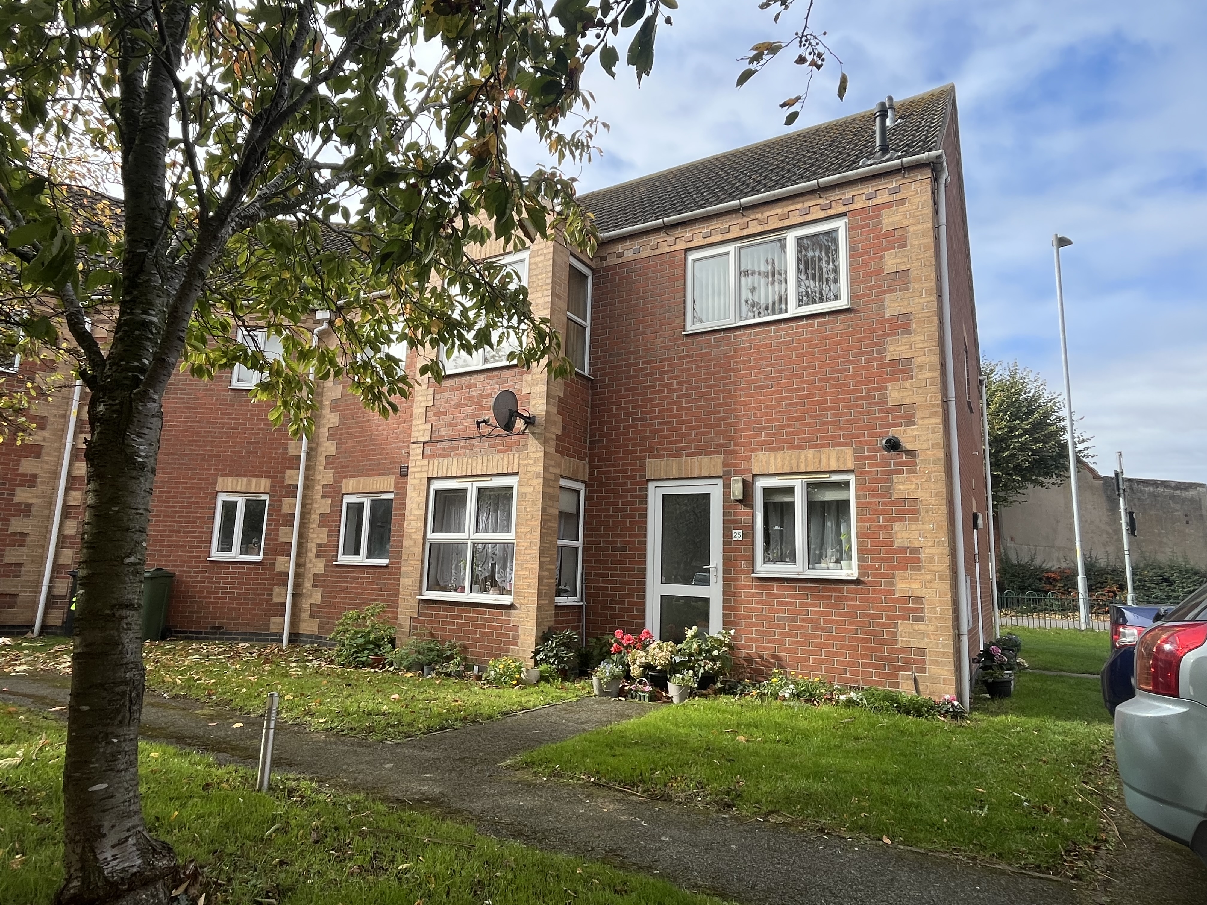 2 bedroom Flat For Sale