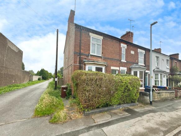  End of terrace house For Sale