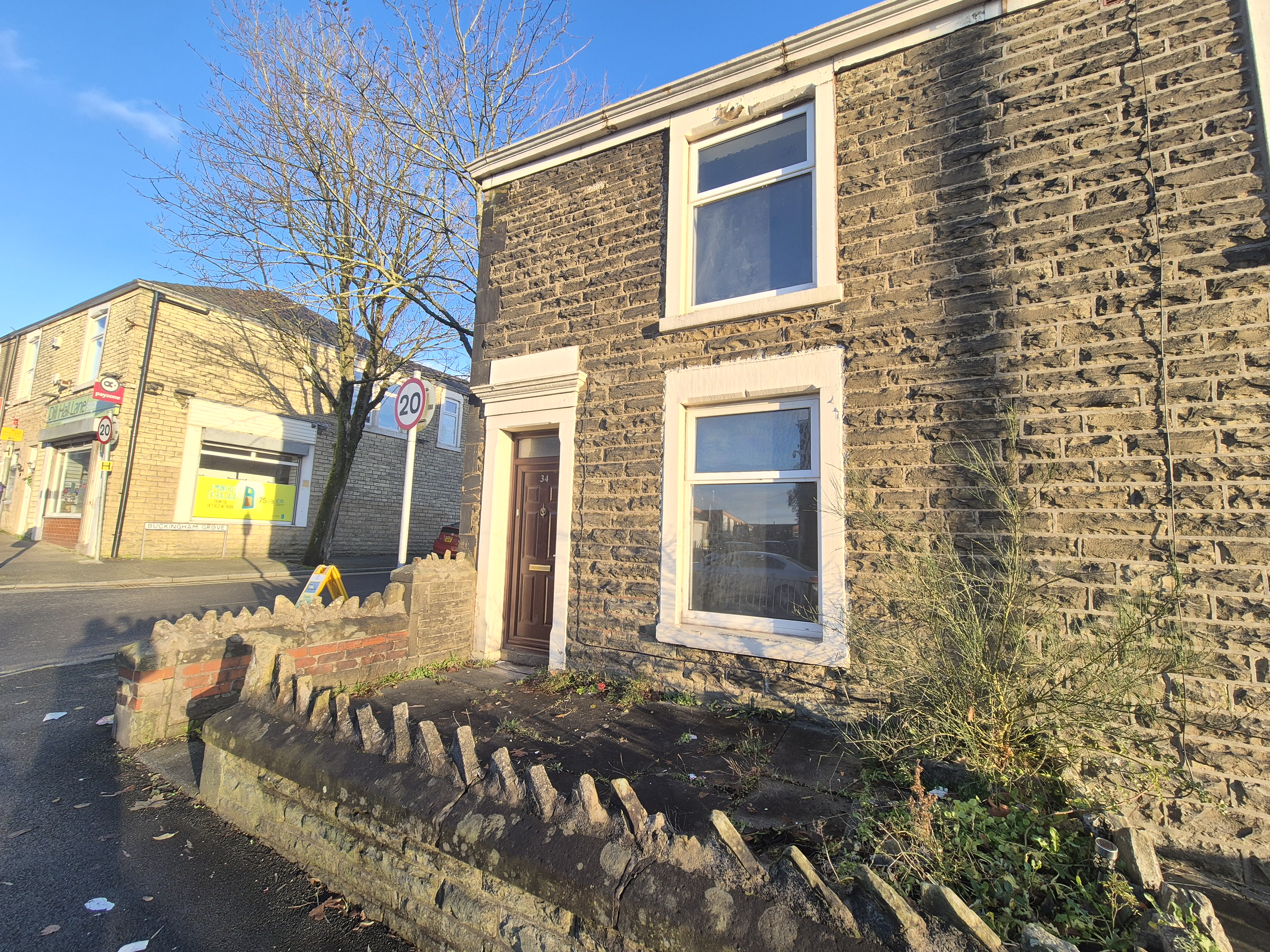  End of terrace house For Sale