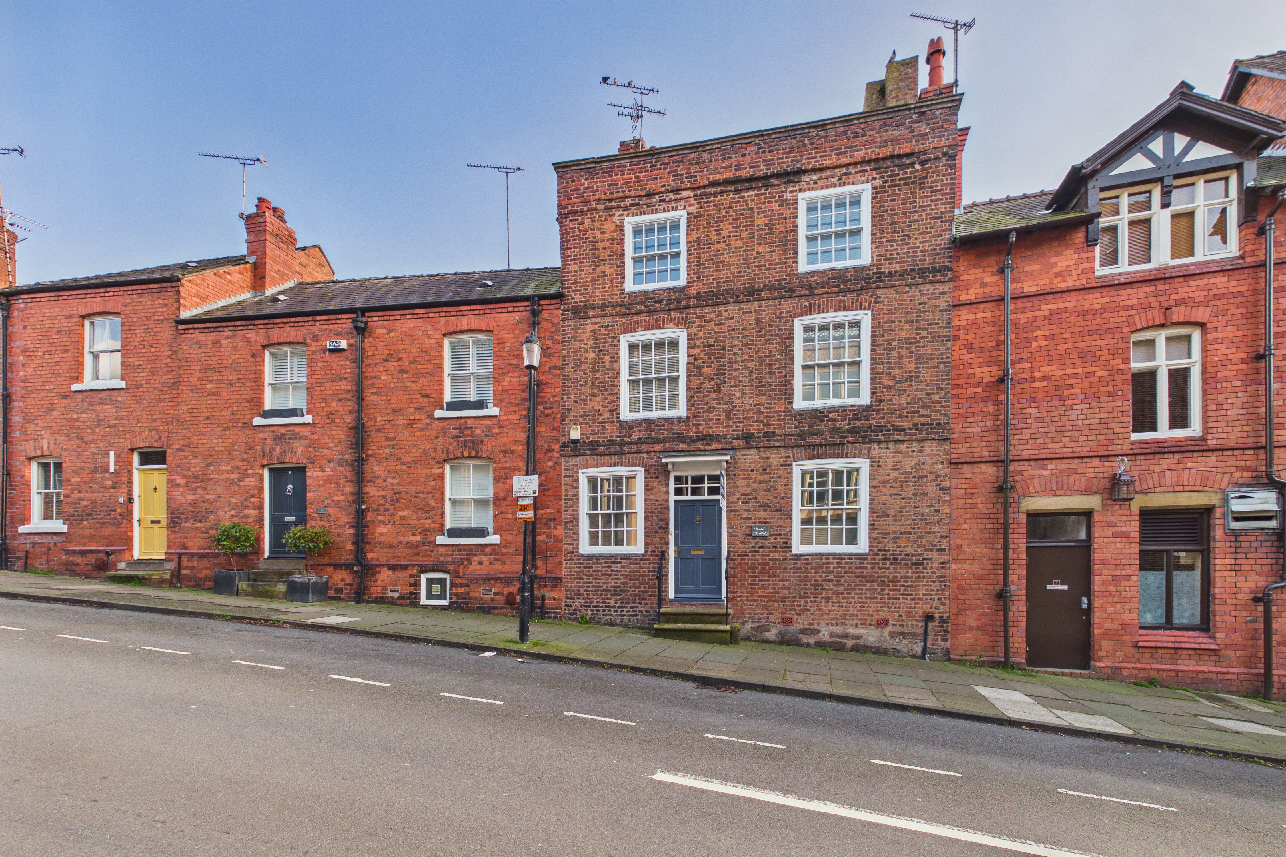  Terraced House For Sale