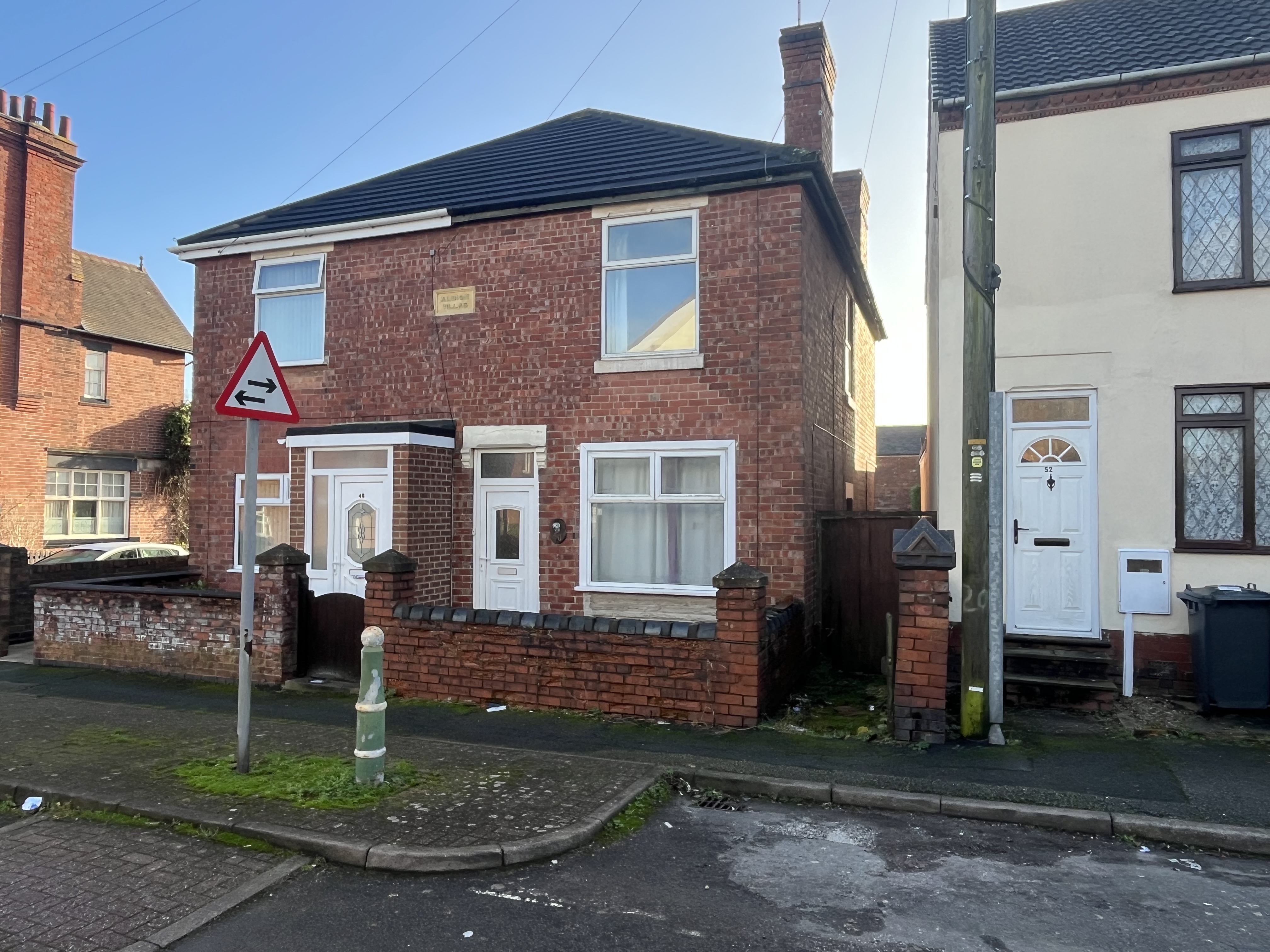  Semi-detached house For Sale