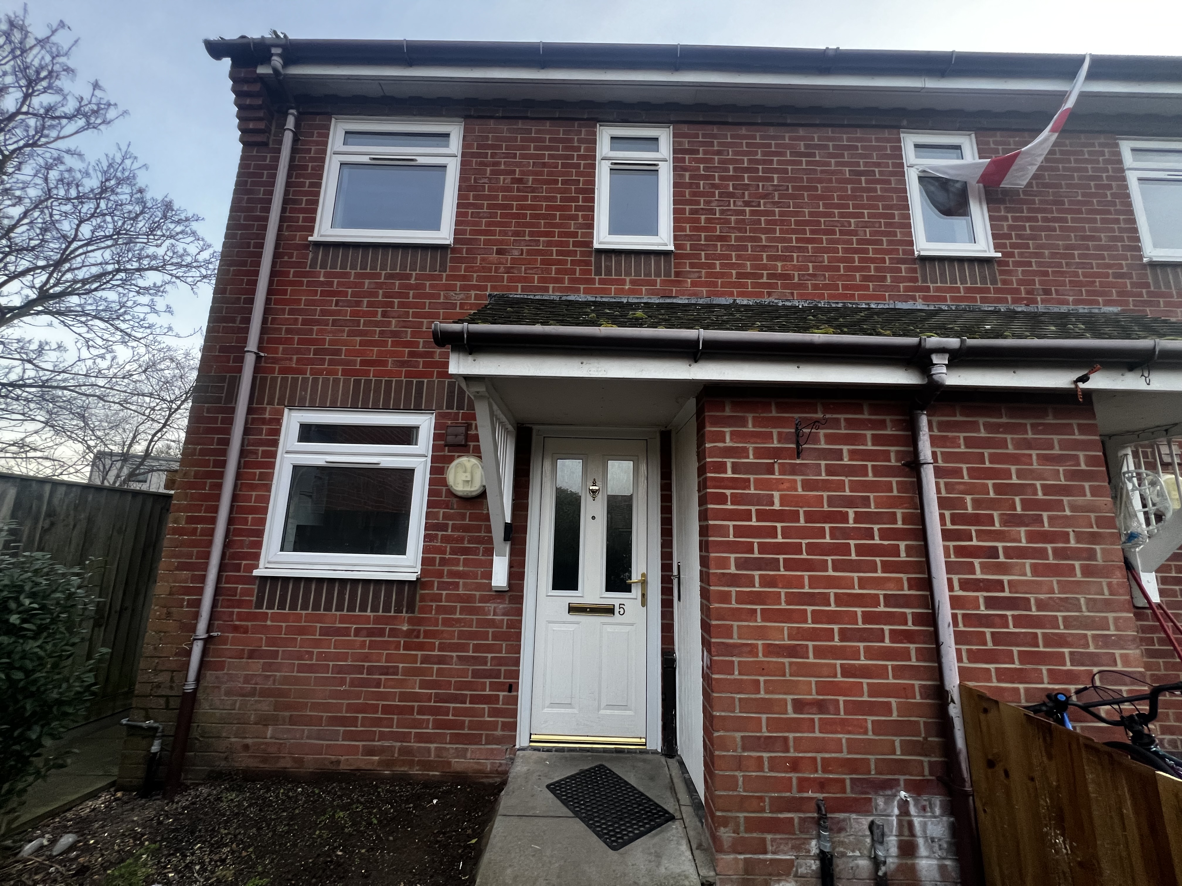  End of terrace house For Sale