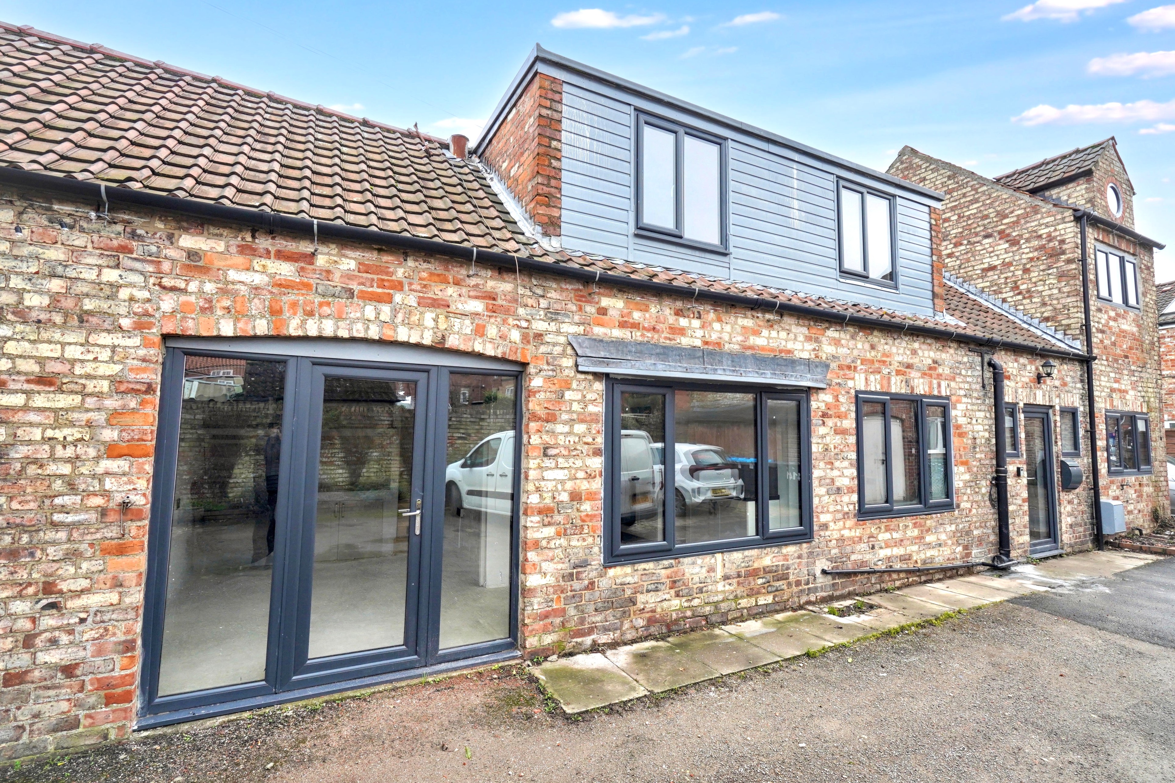  Mews house For Sale