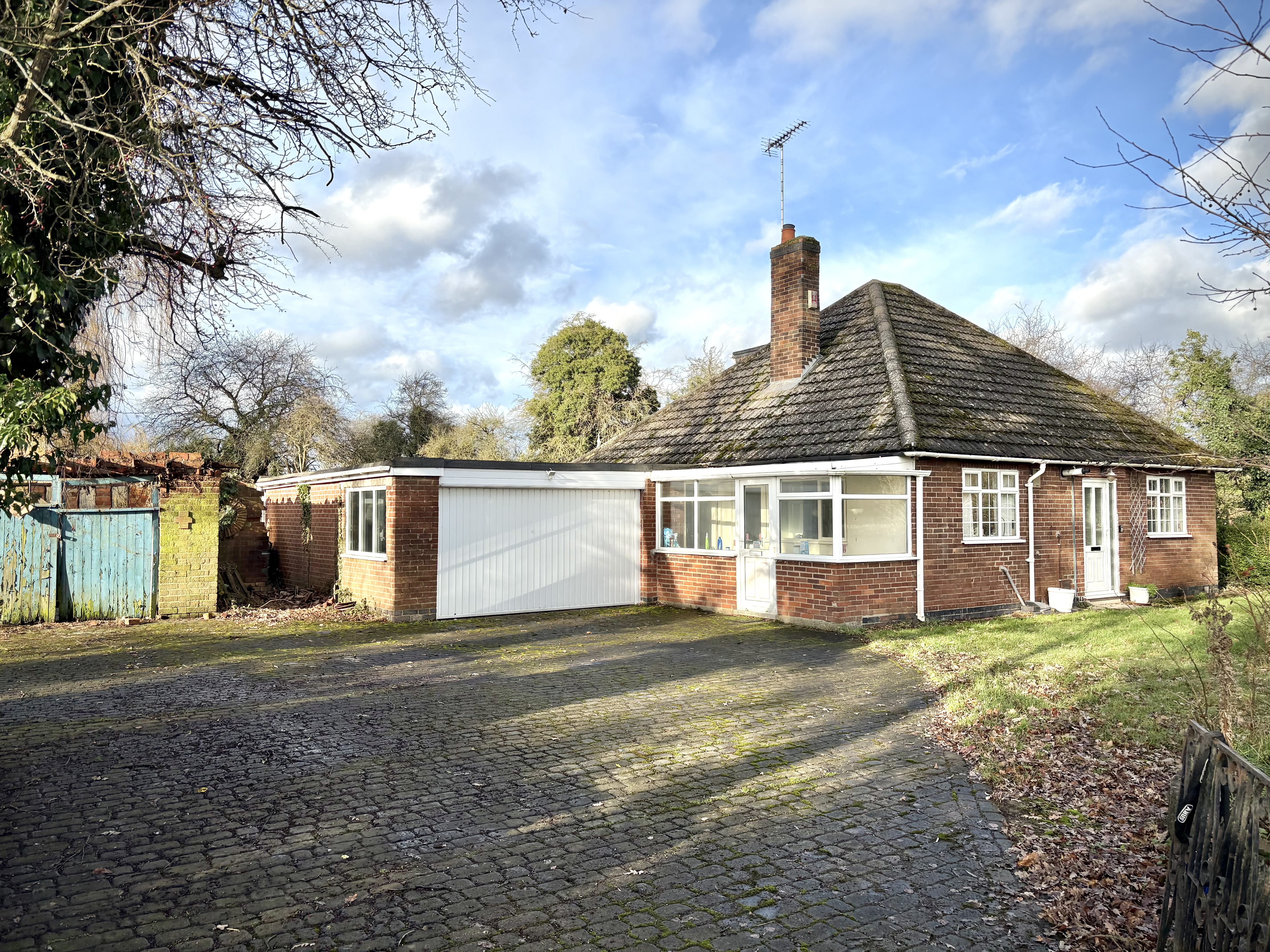  Detached bungalow For Sale