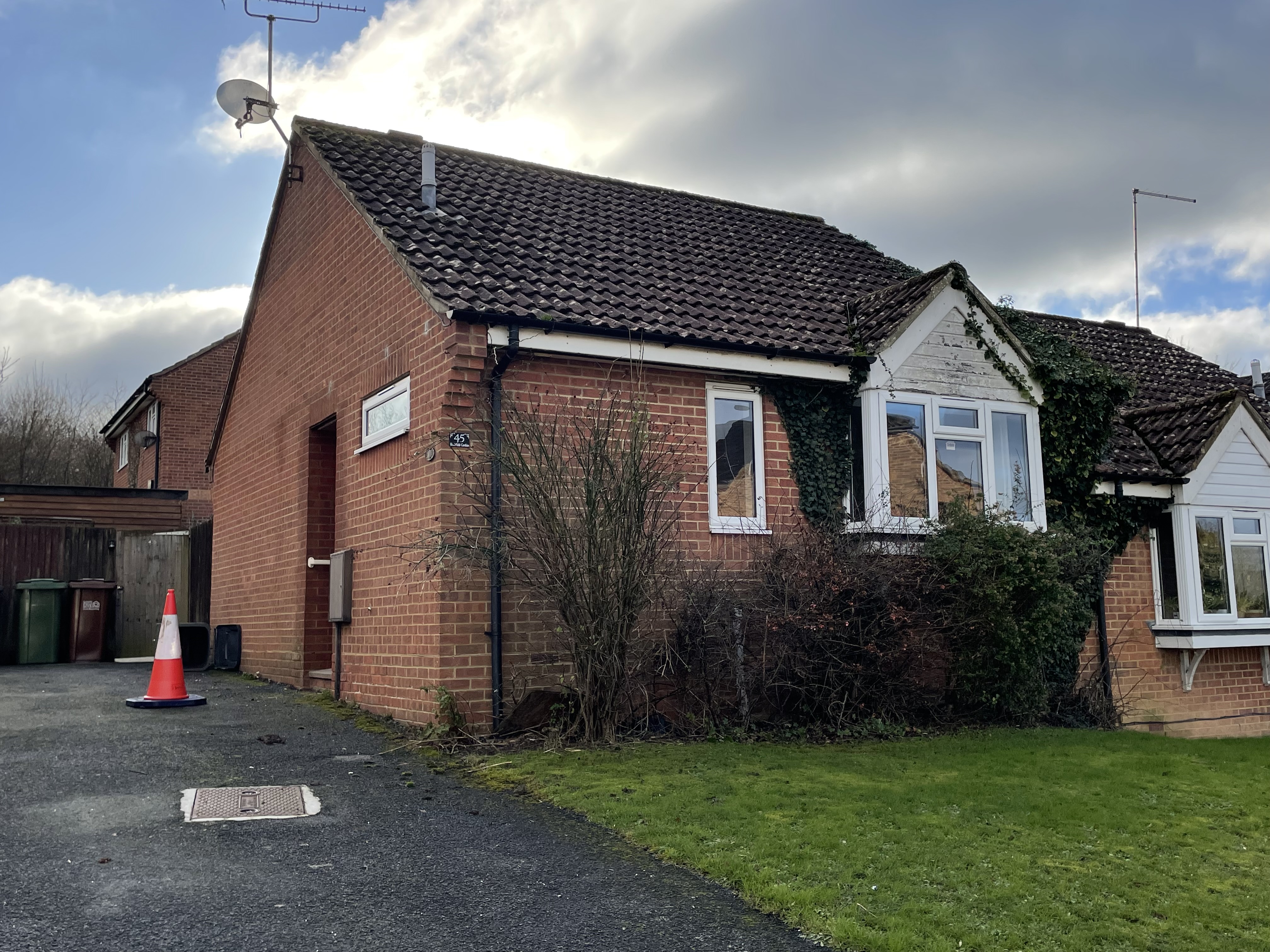 1 bedroom Detached bungalow For Sale