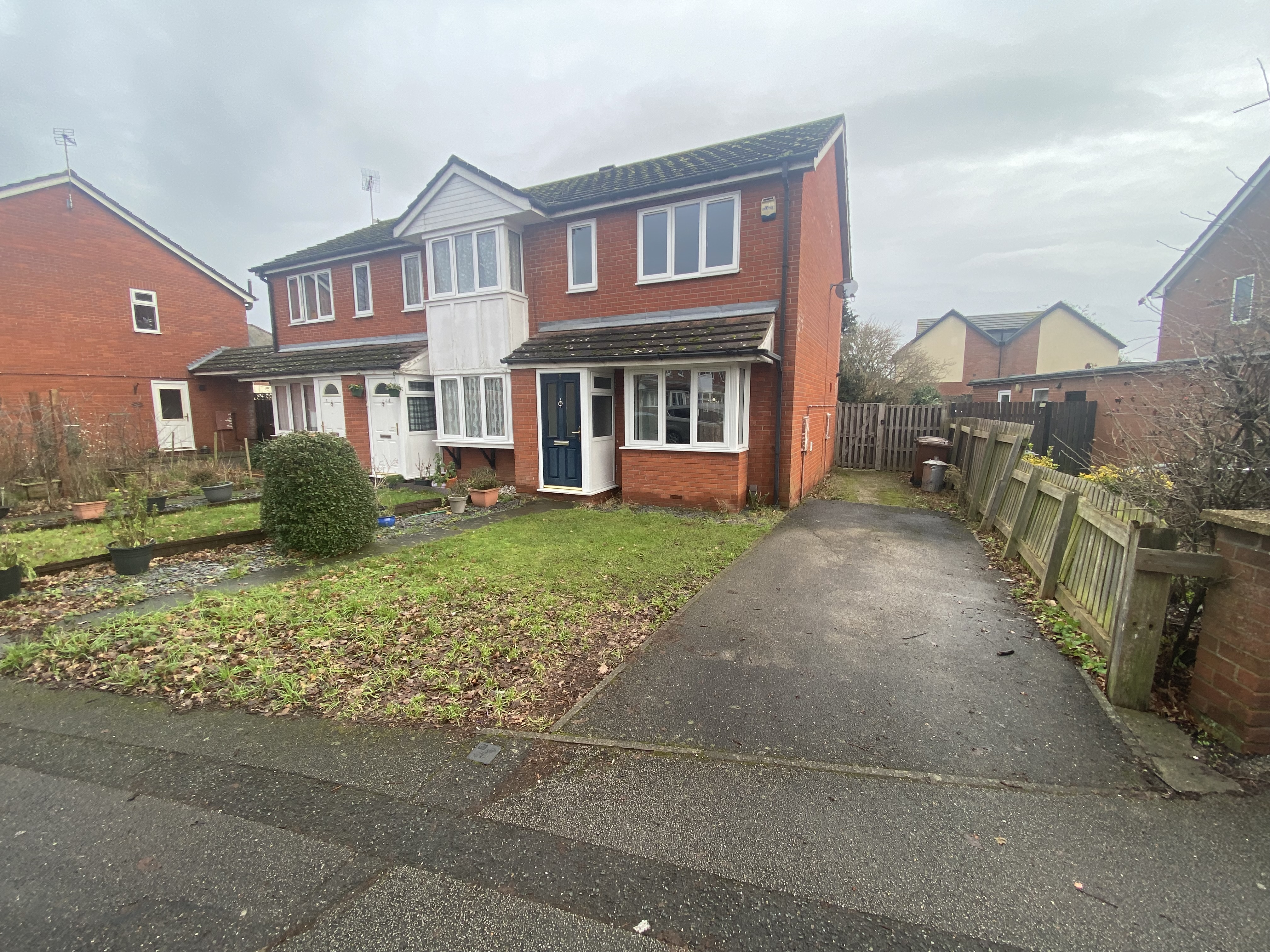  End of terrace house For Sale