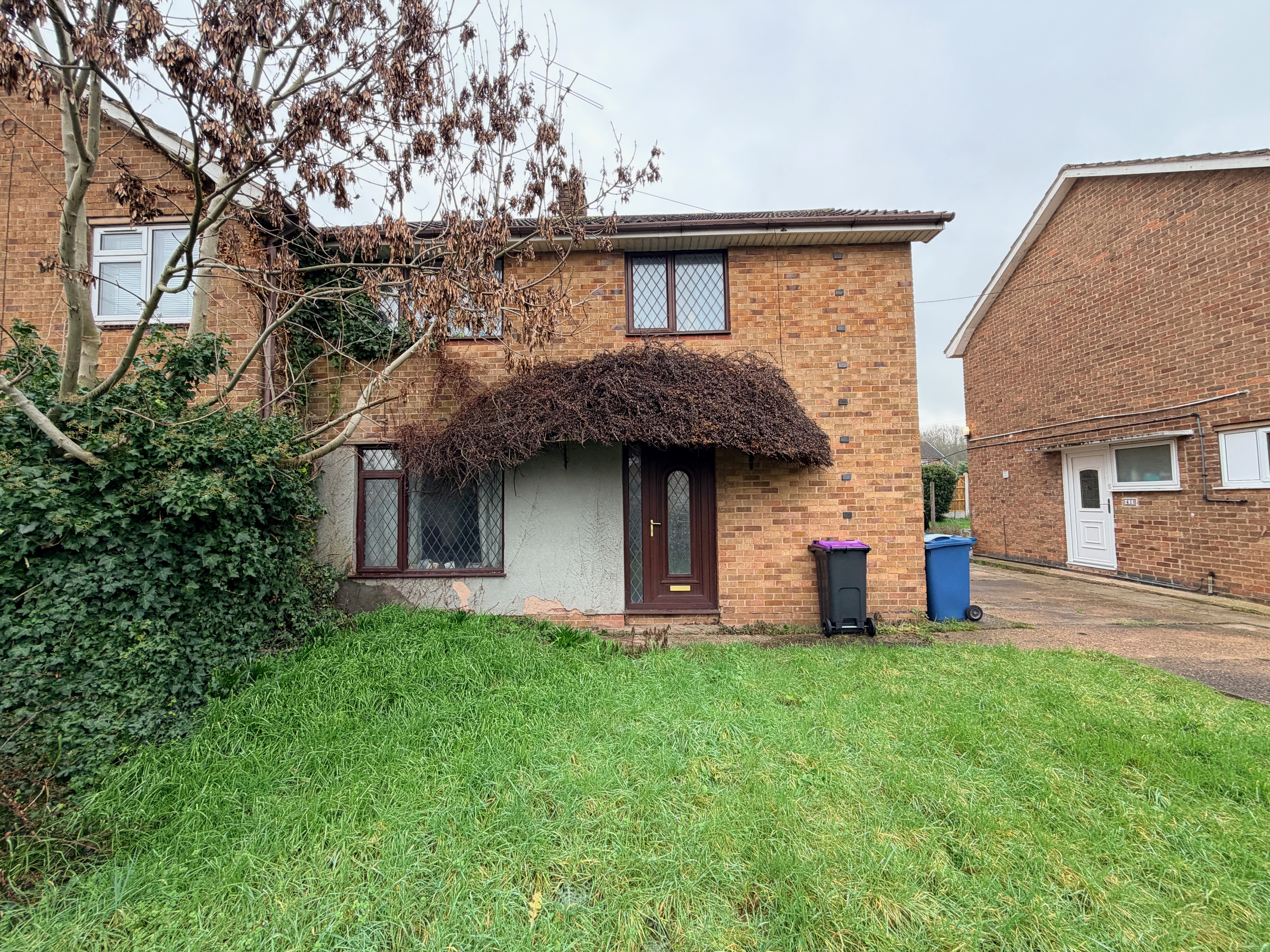  Semi-detached house For Sale