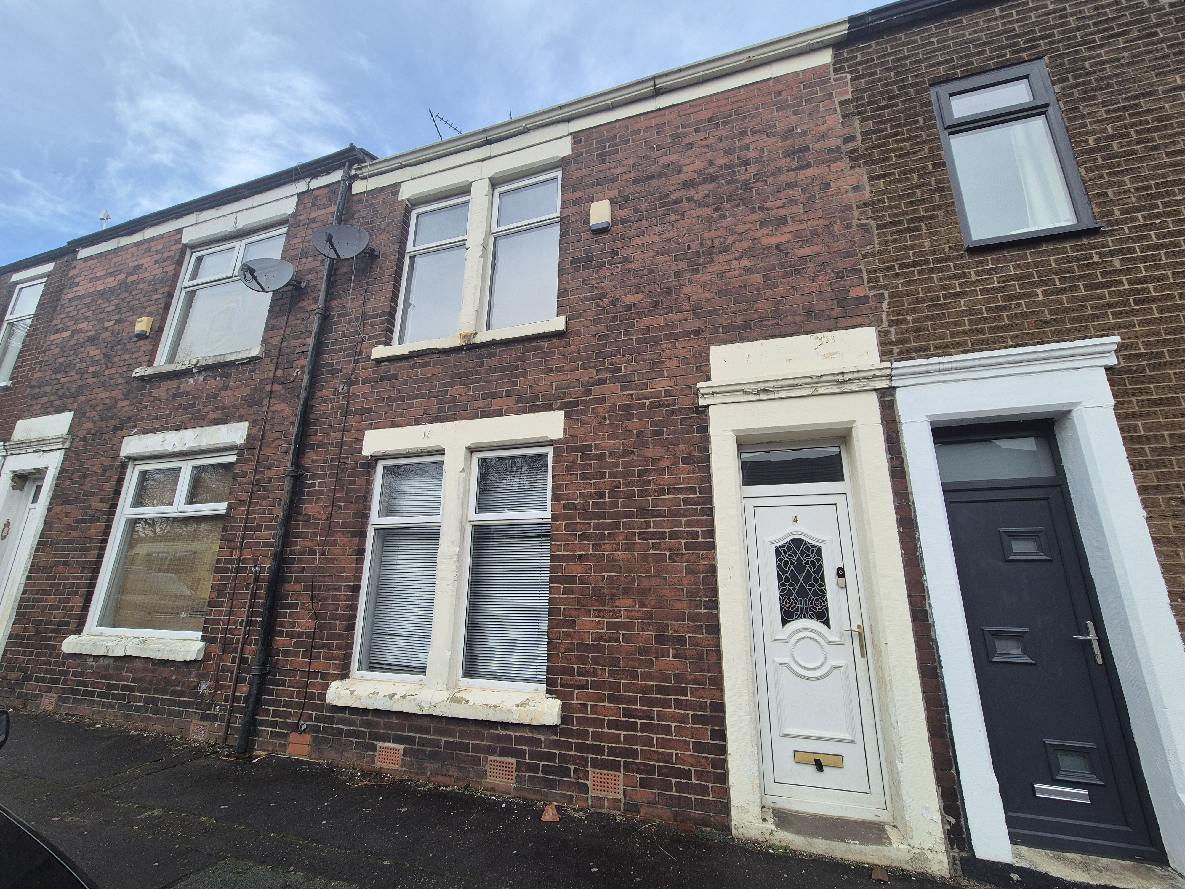  Terraced House For Sale